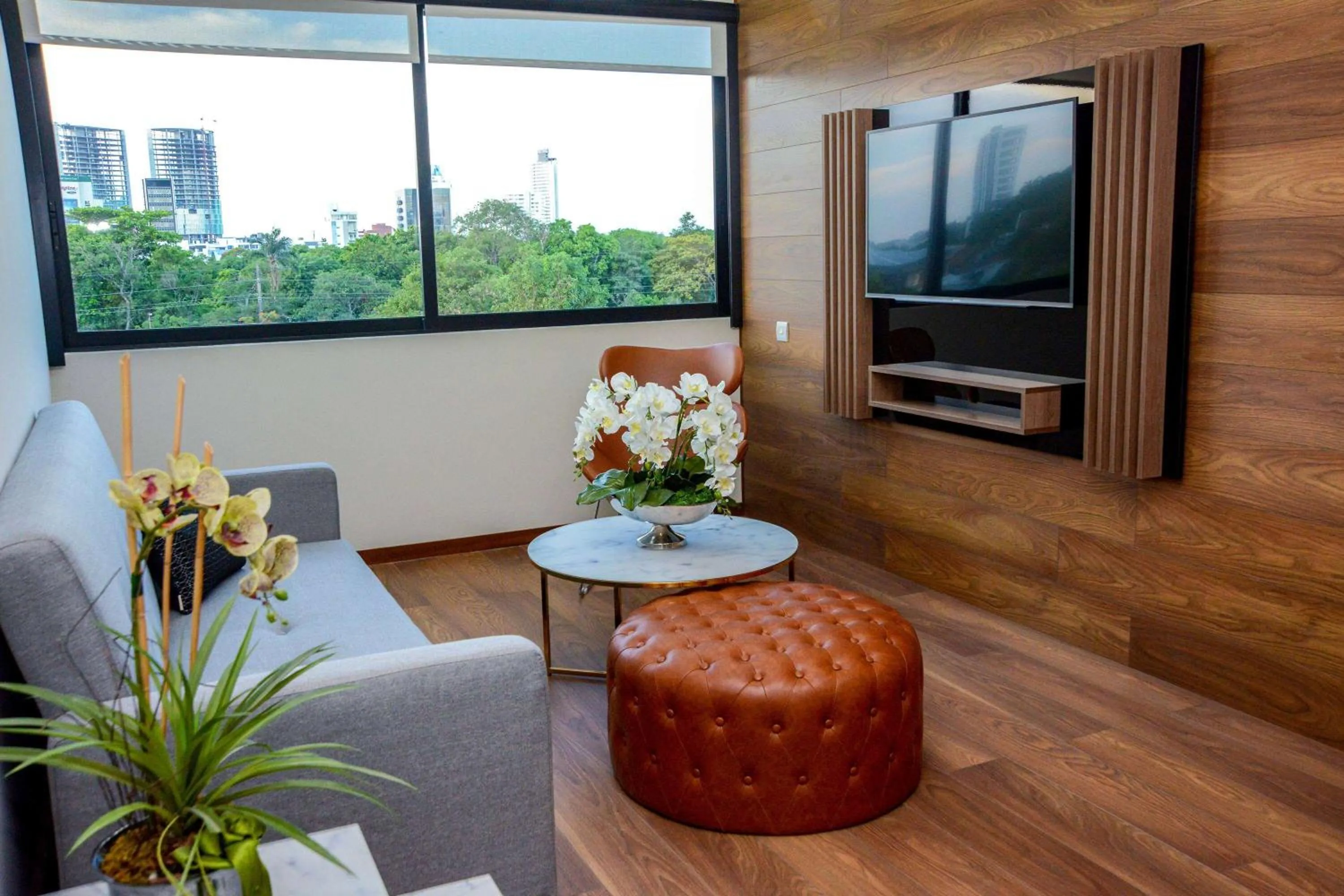 Photo of the whole room in TRYP by Wyndham Santa Cruz