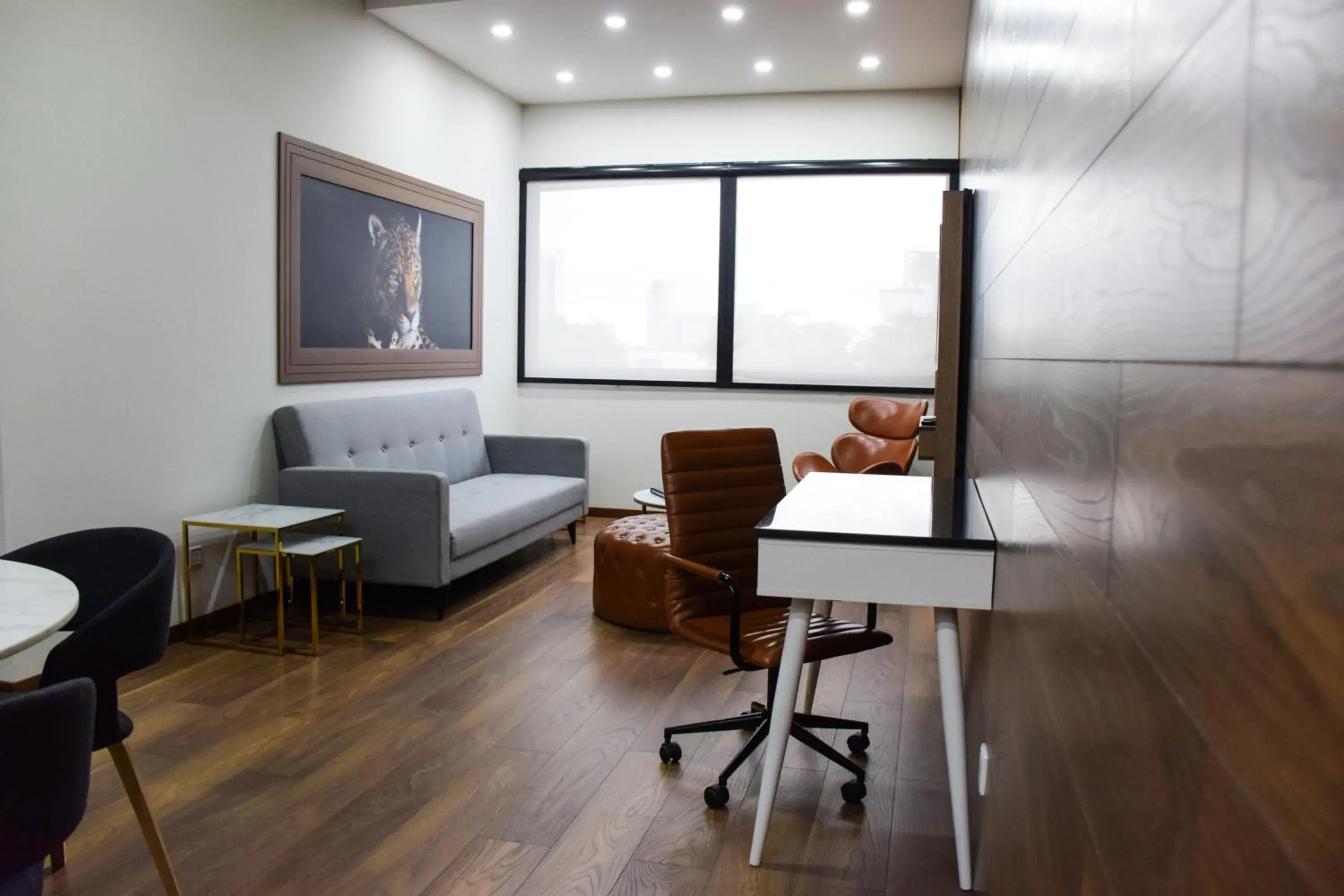 Living room in TRYP by Wyndham Santa Cruz Living room in TRYP by Wyndham Santa Cruz