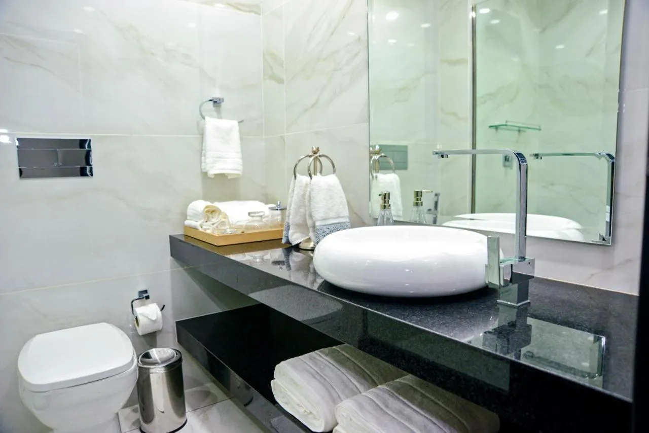 Bathroom in TRYP by Wyndham Santa Cruz