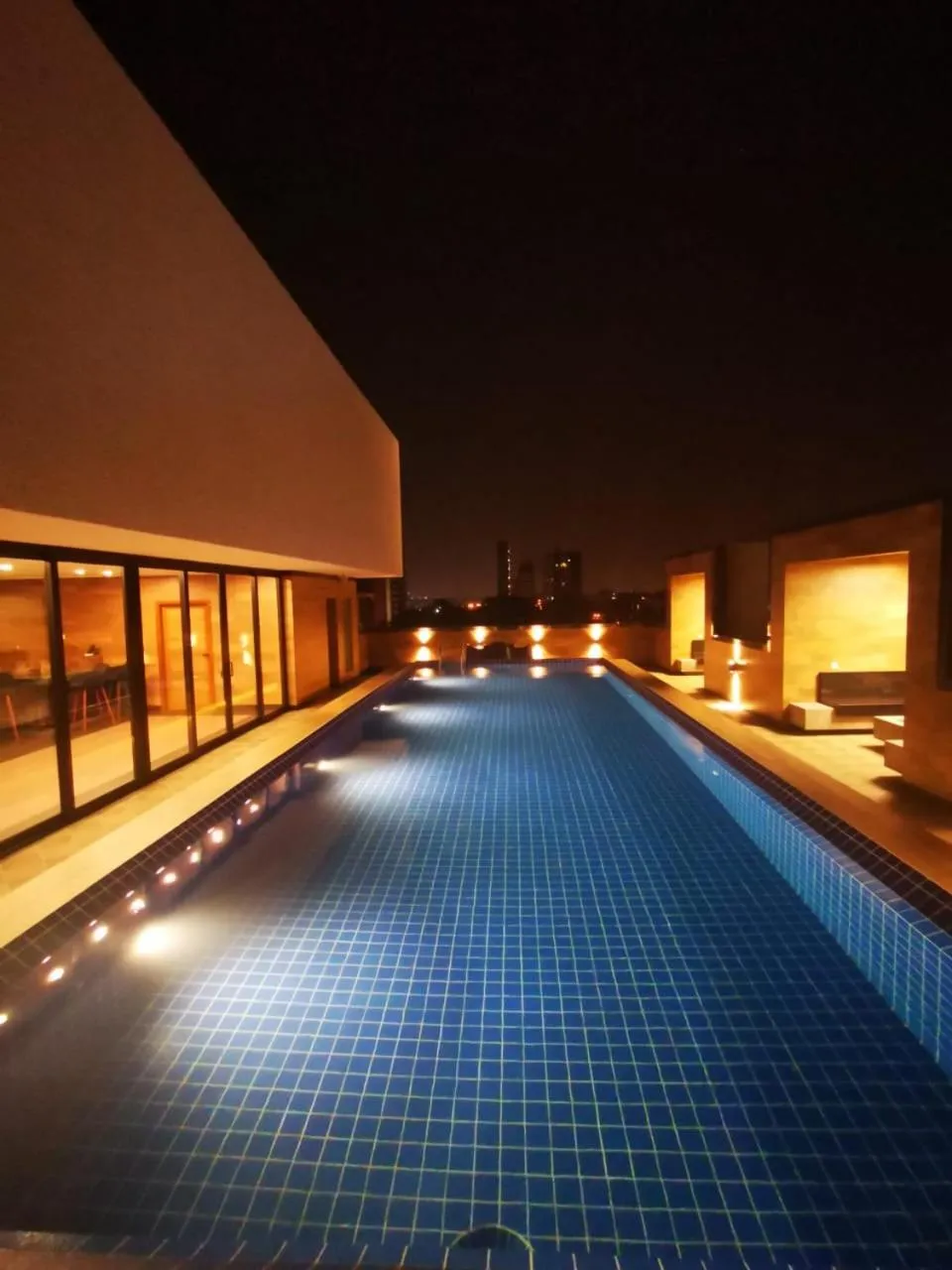 Swimming pool in TRYP by Wyndham Santa Cruz