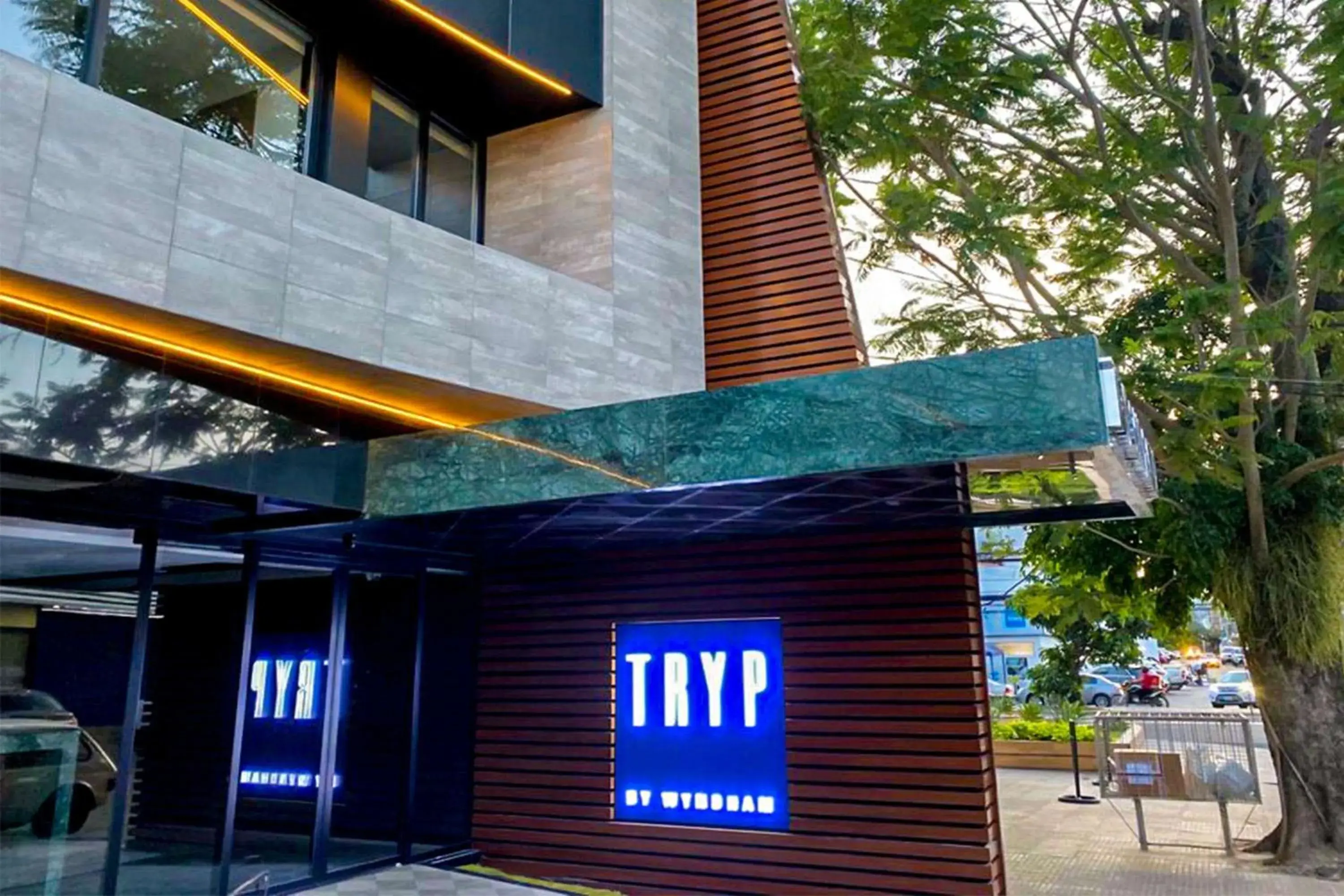 Property building in TRYP by Wyndham Santa Cruz Property building in TRYP by Wyndham Santa Cruz