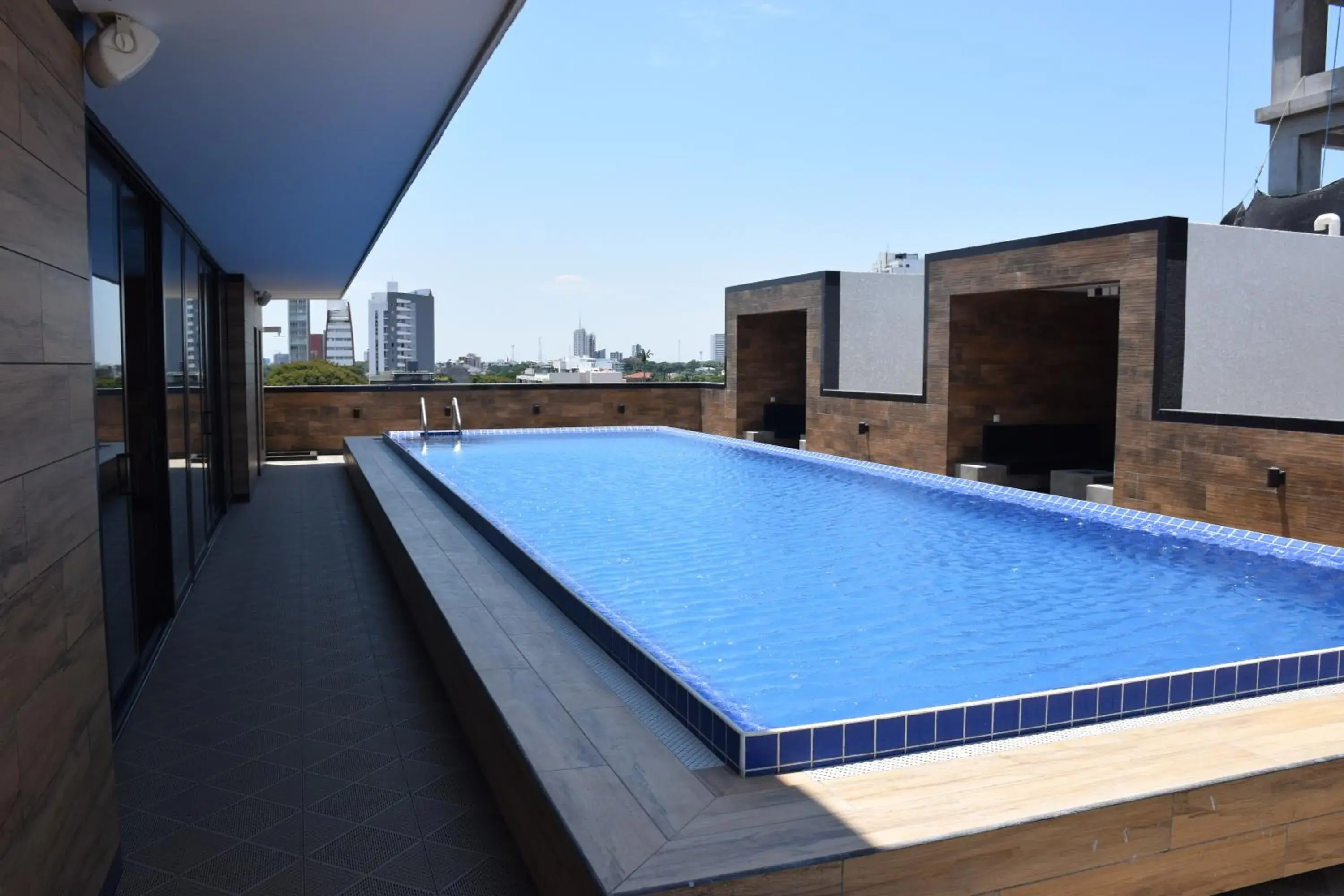Swimming pool in TRYP by Wyndham Santa Cruz Swimming pool in TRYP by Wyndham Santa Cruz