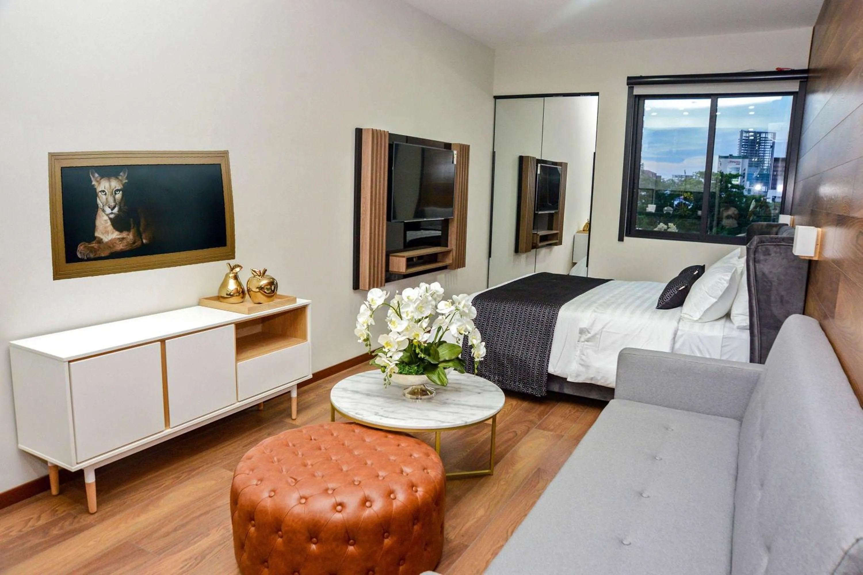 Photo of the whole room in TRYP by Wyndham Santa Cruz