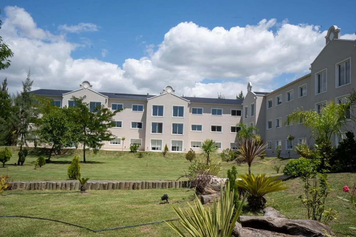 Garden in Howard Johnson Plaza & Convention Center Spa La Plata