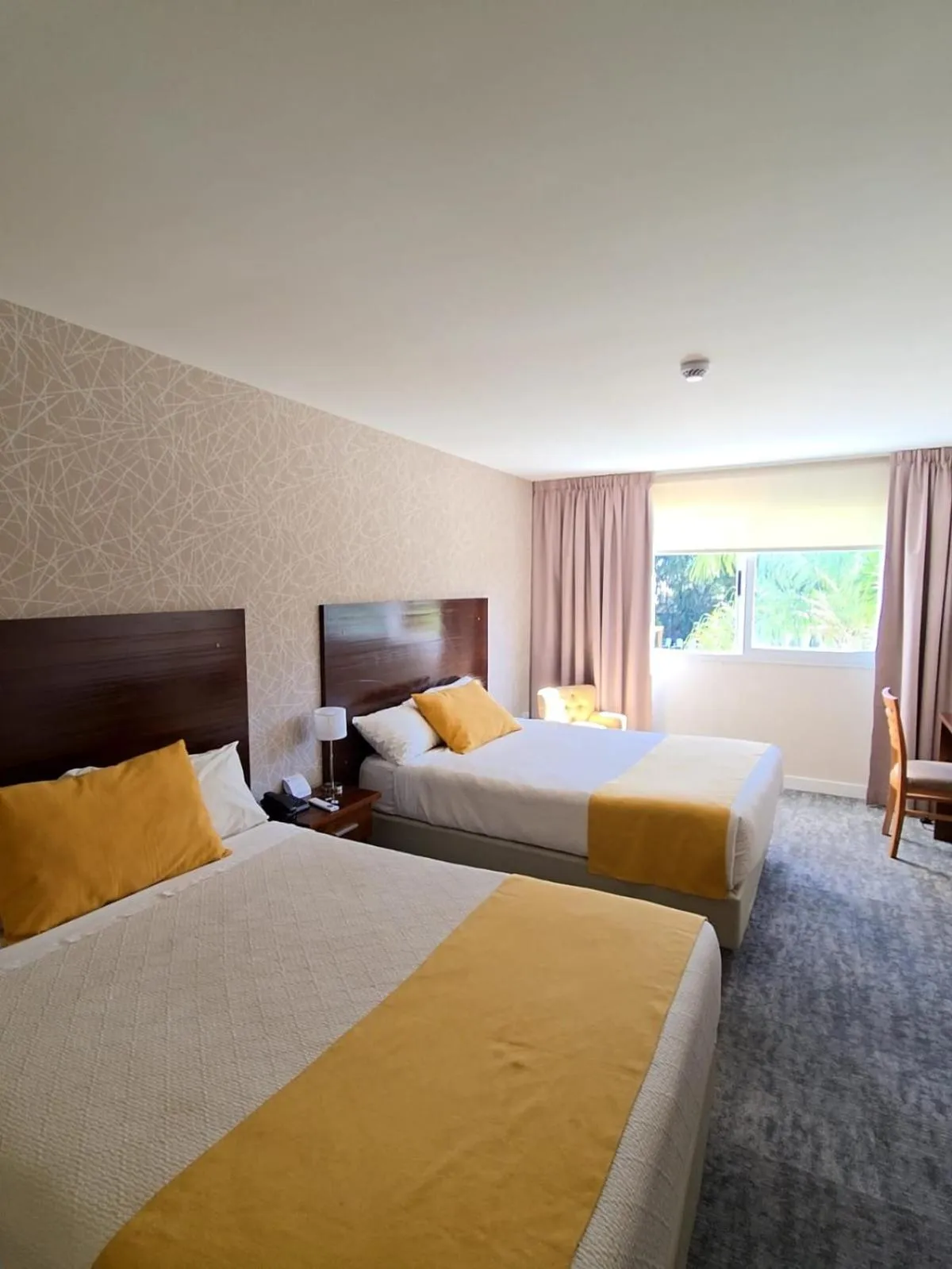 Bed in Howard Johnson Plaza & Convention Center Spa La Plata