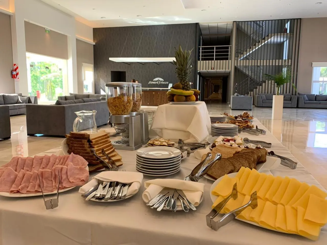 Breakfast in Howard Johnson Plaza & Convention Center Spa La Plata