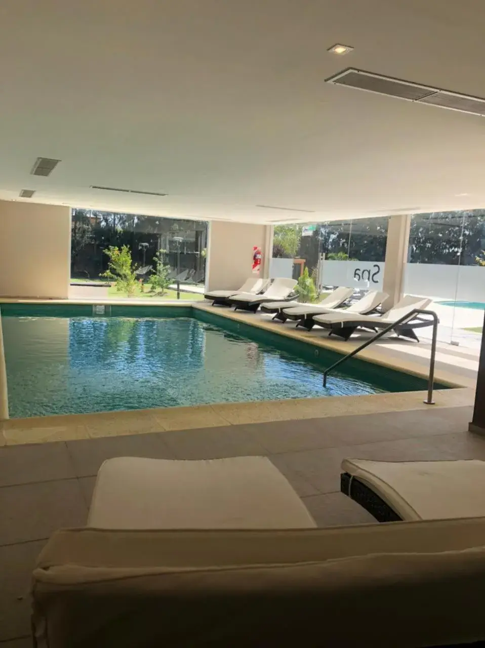 Swimming pool in Howard Johnson Plaza & Convention Center Spa La Plata Swimming pool in Howard Johnson Plaza & Convention Center Spa La Plata