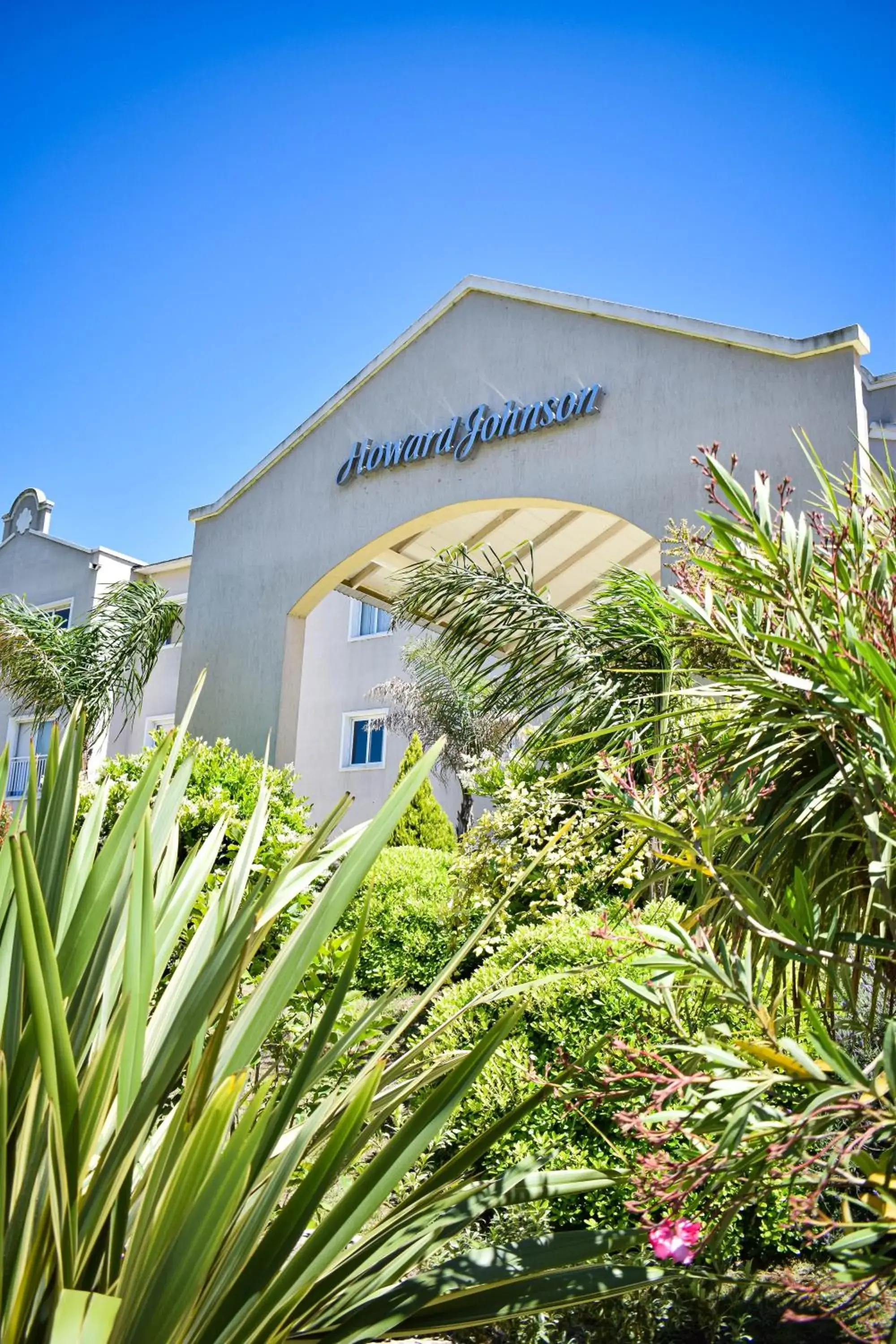 Property building in Howard Johnson Plaza & Convention Center Spa La Plata Property building in Howard Johnson Plaza & Convention Center Spa La Plata