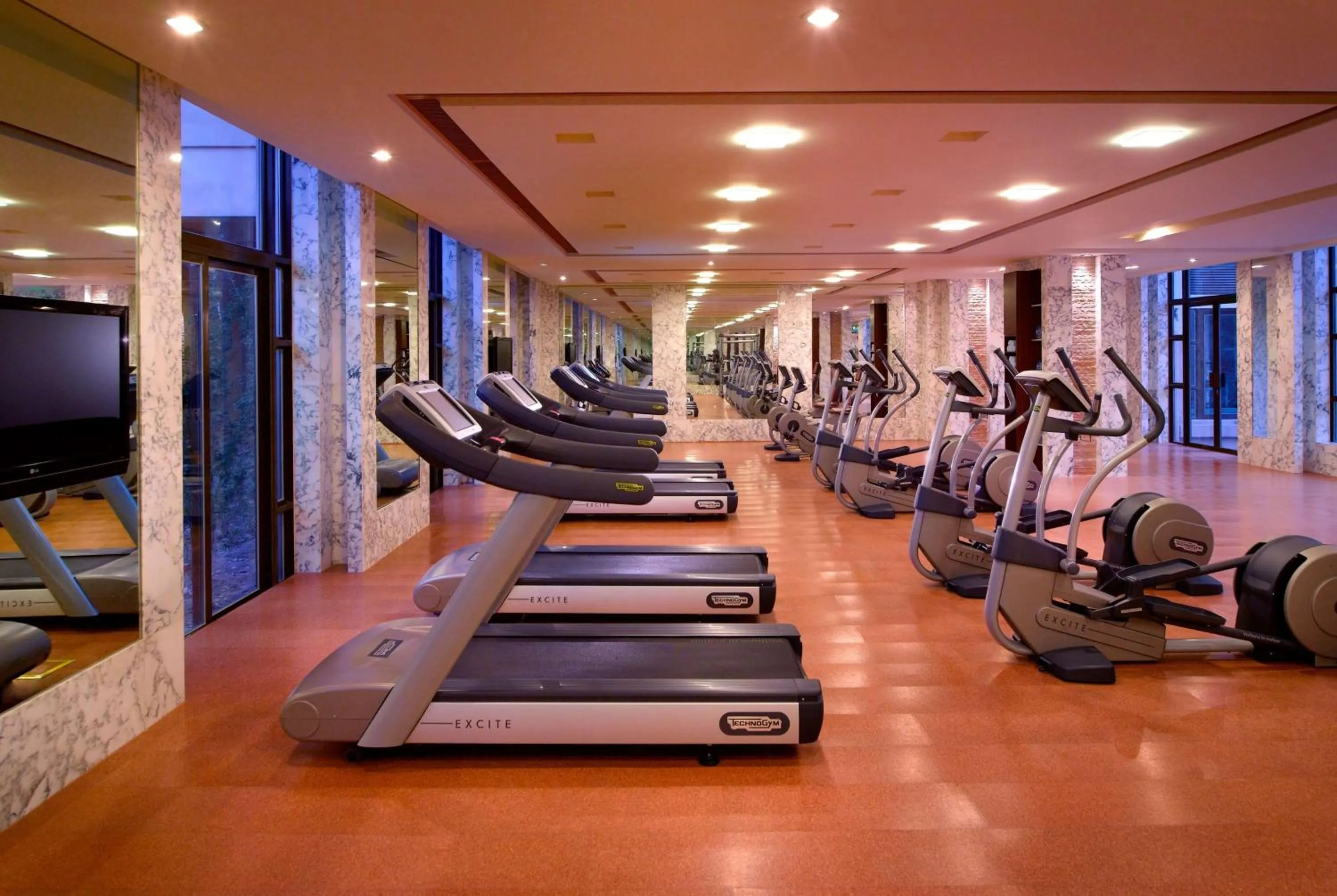 Fitness centre/facilities in Wyndham Grand Tianjin Jingjin City