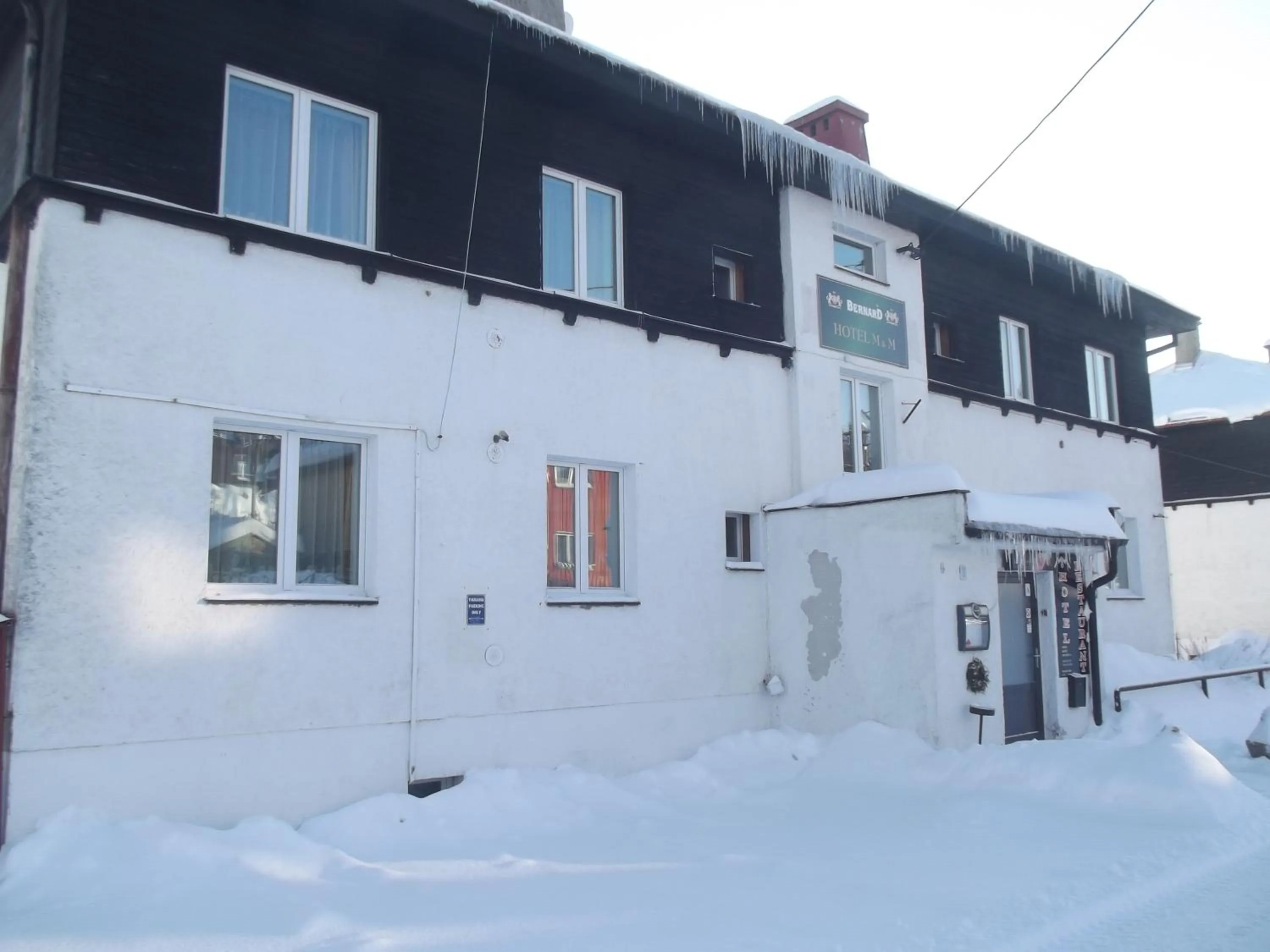 Property building in Hotel - penzion M&M