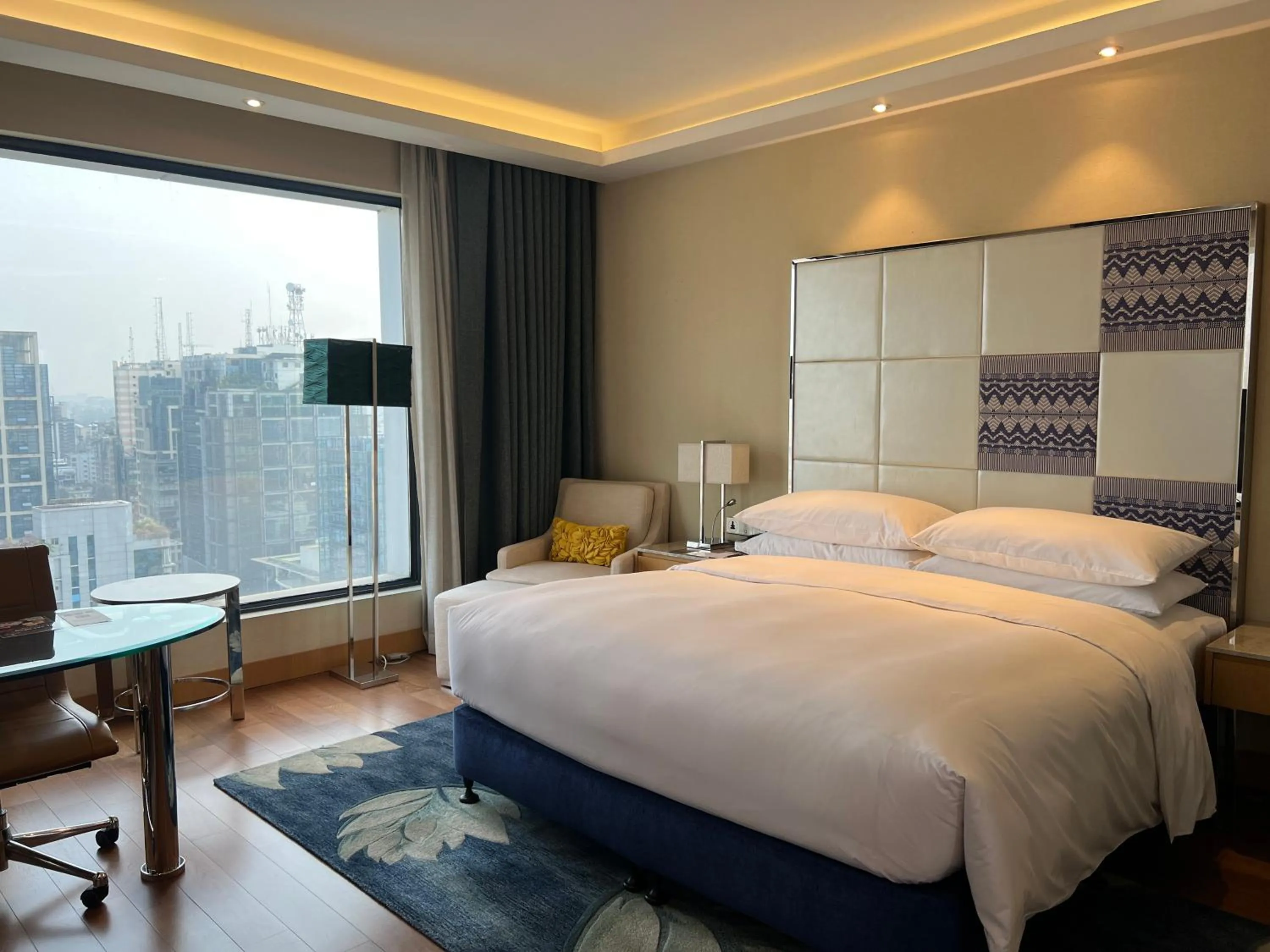 Bedroom, Bed in Renaissance Dhaka Gulshan Hotel