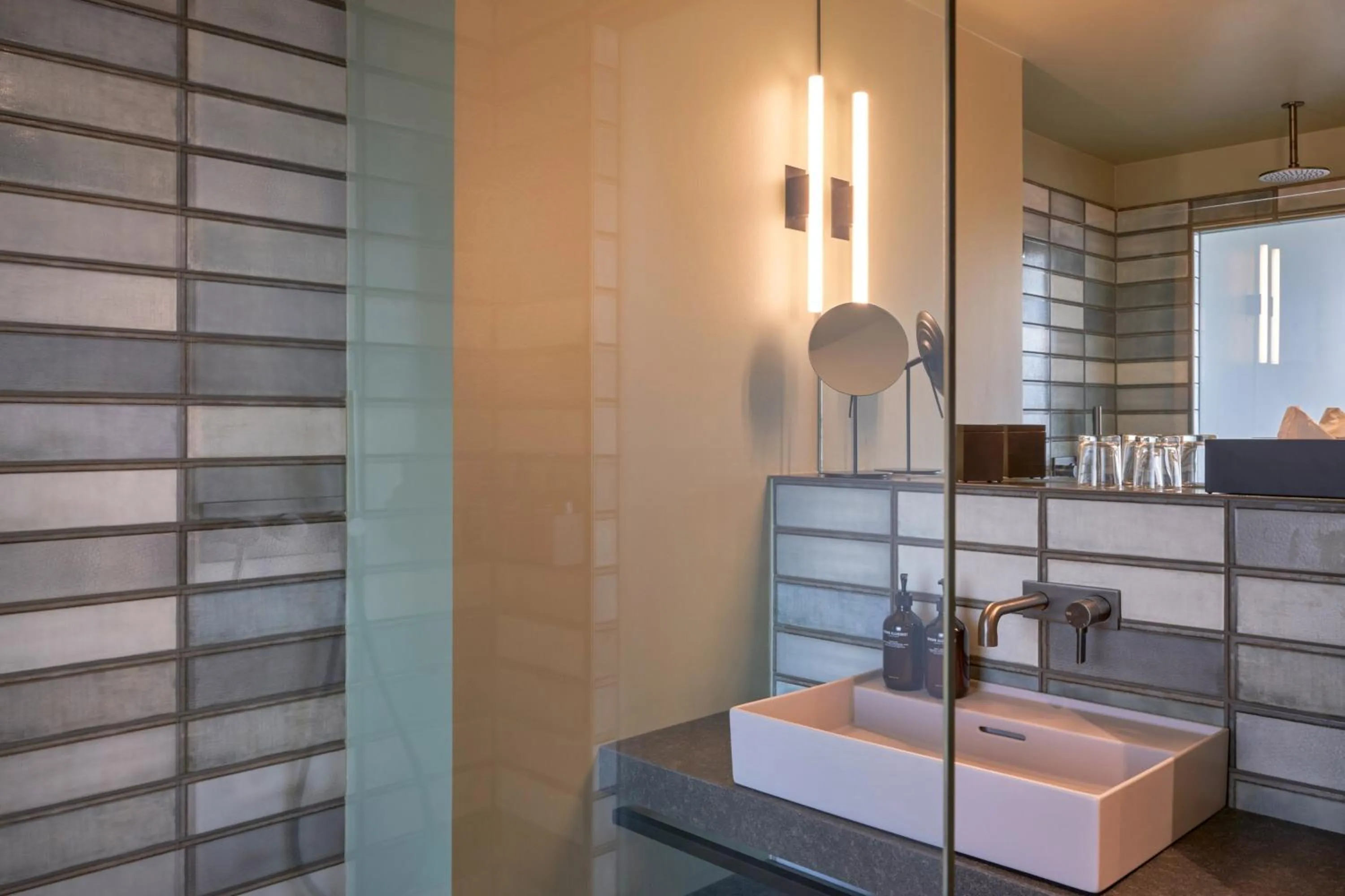 Bathroom in Gekko House Frankfurt, a Tribute Portfolio Hotel