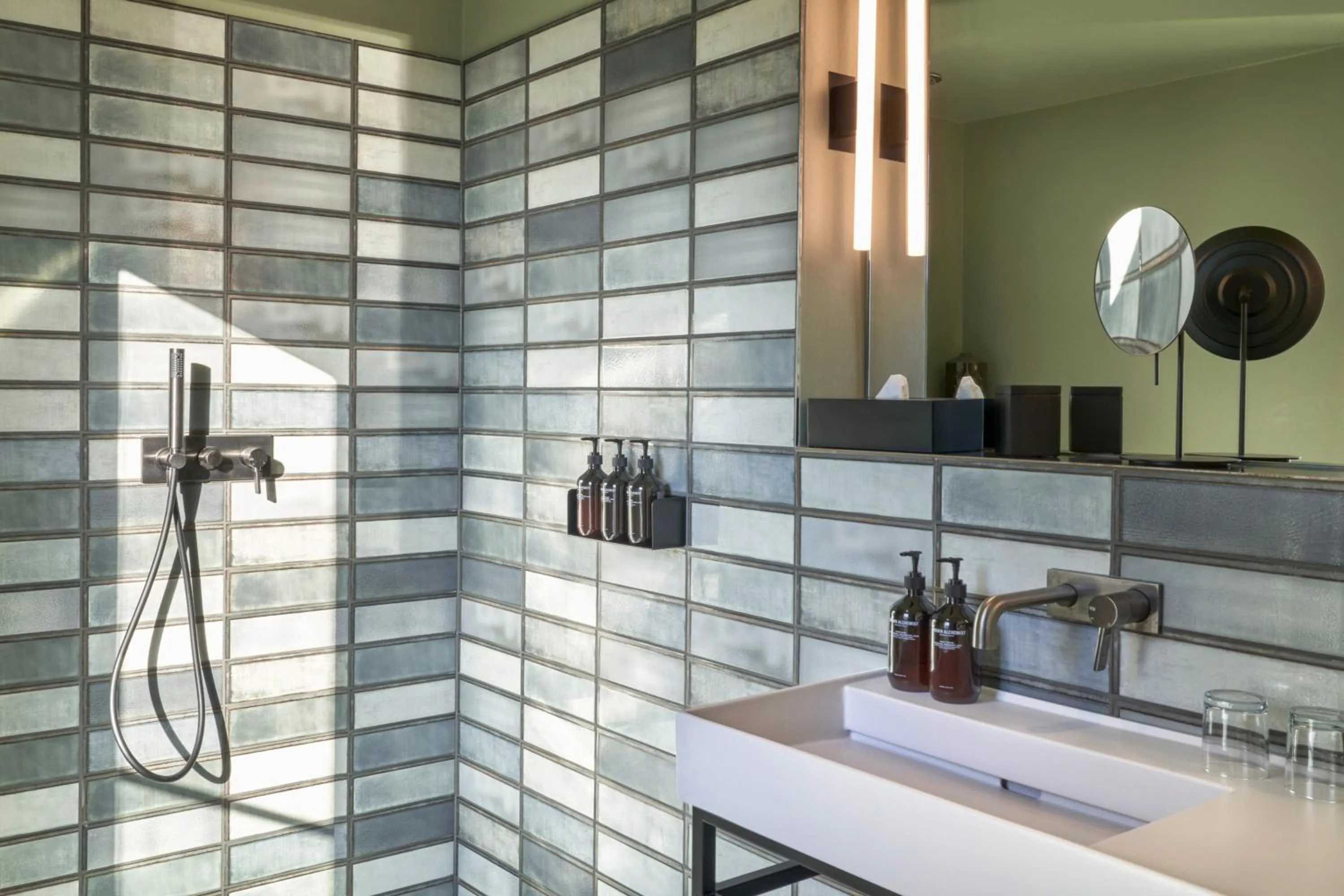 Bathroom in Gekko House Frankfurt, a Tribute Portfolio Hotel