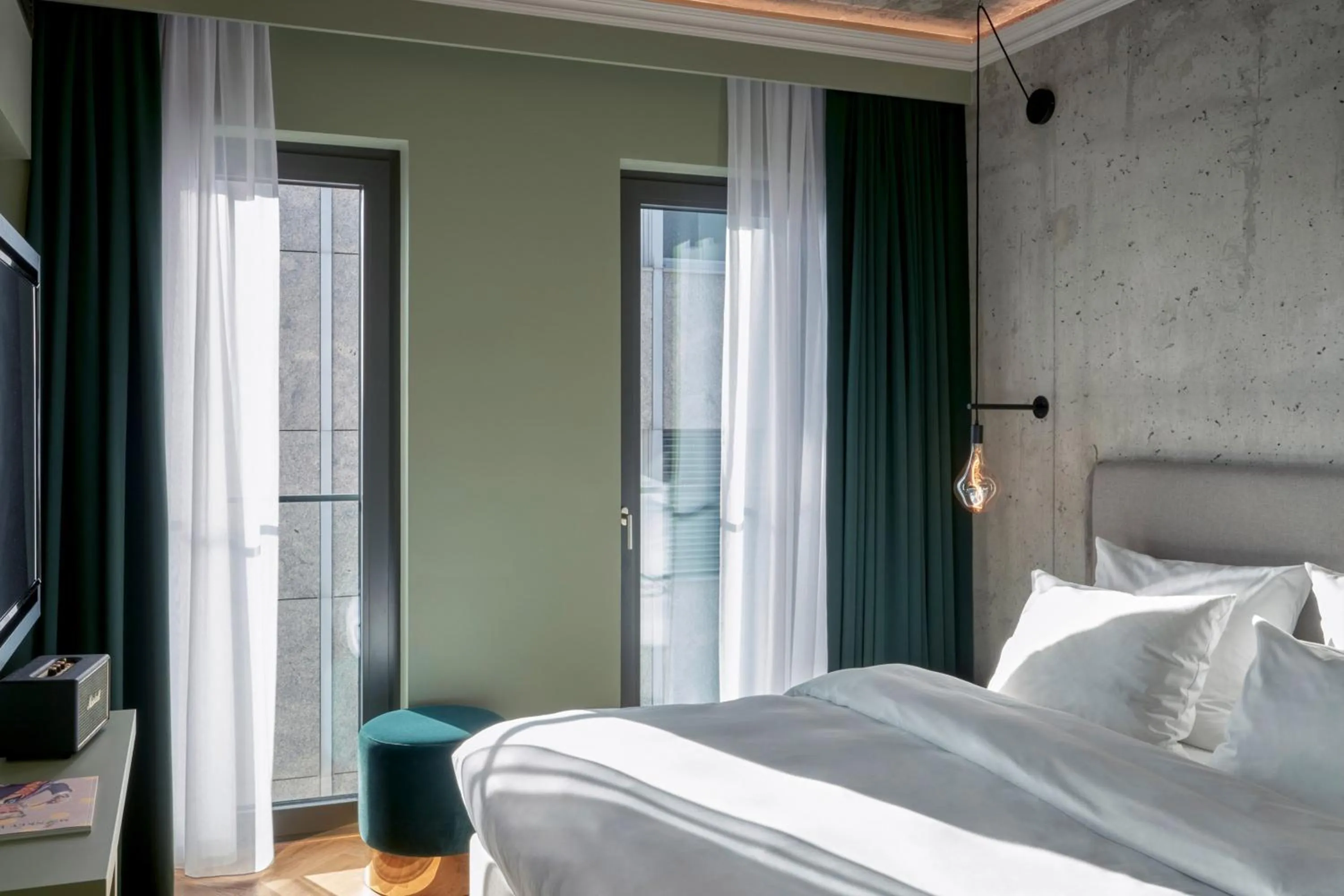 Photo of the whole room, Bed in Gekko House Frankfurt, a Tribute Portfolio Hotel