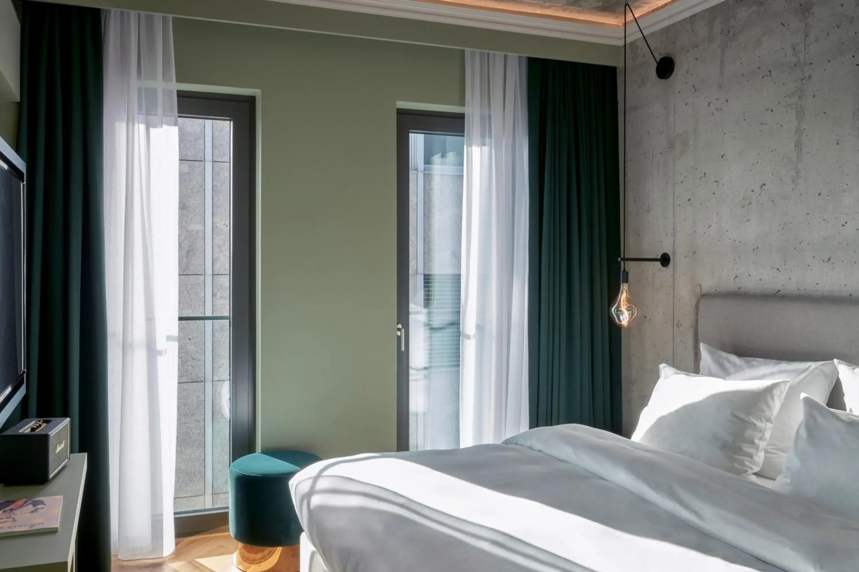 Photo of the whole room, Bed in Gekko House Frankfurt, a Tribute Portfolio Hotel Photo of the whole room, Bed in Gekko House Frankfurt, a Tribute Portfolio Hotel