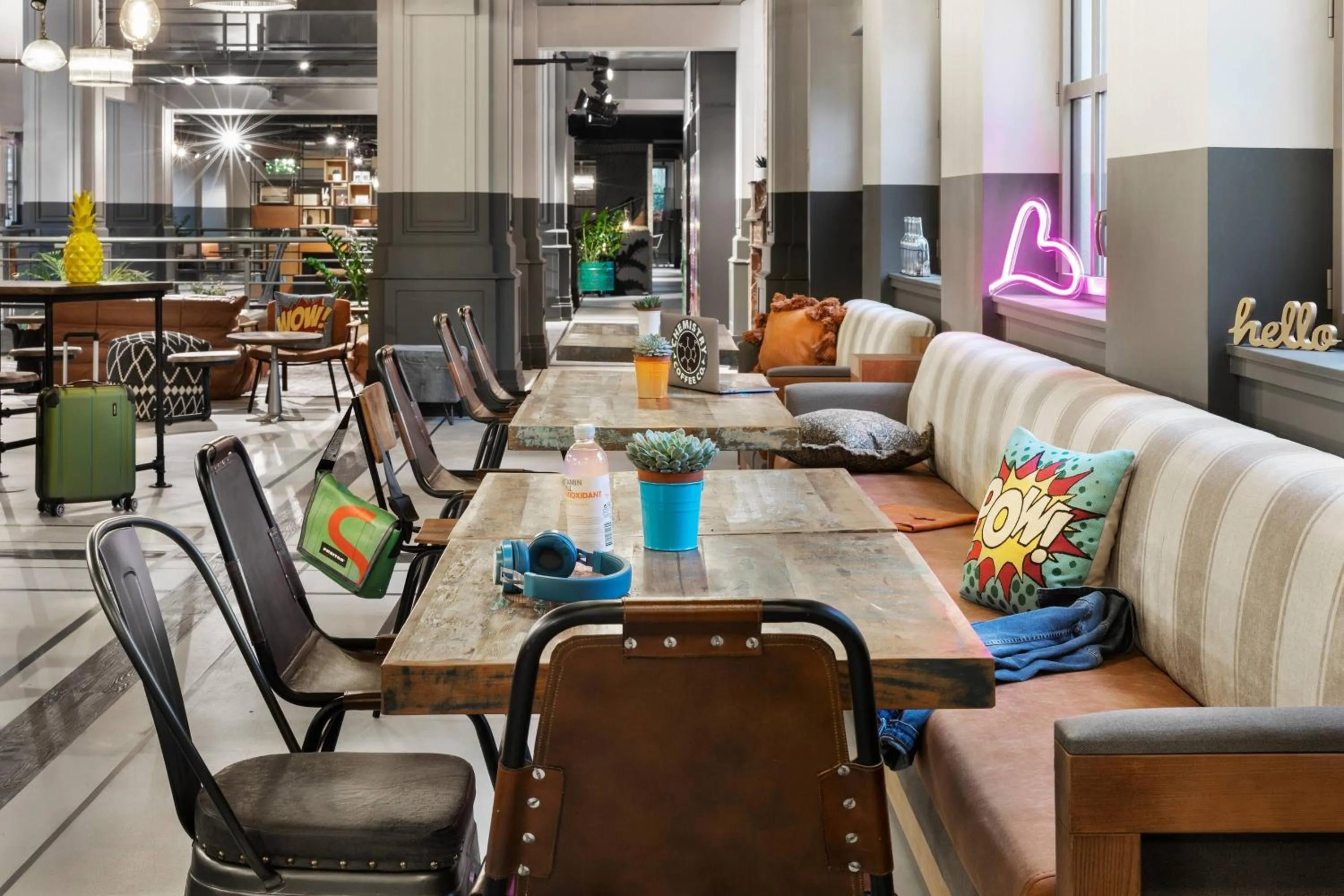 Lounge or bar in Moxy Lille City