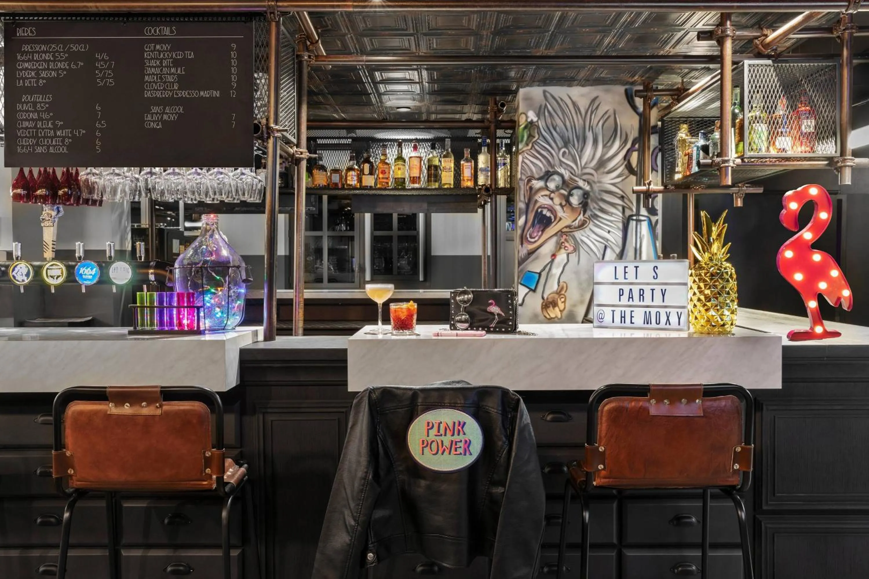 Lounge or bar in Moxy Lille City