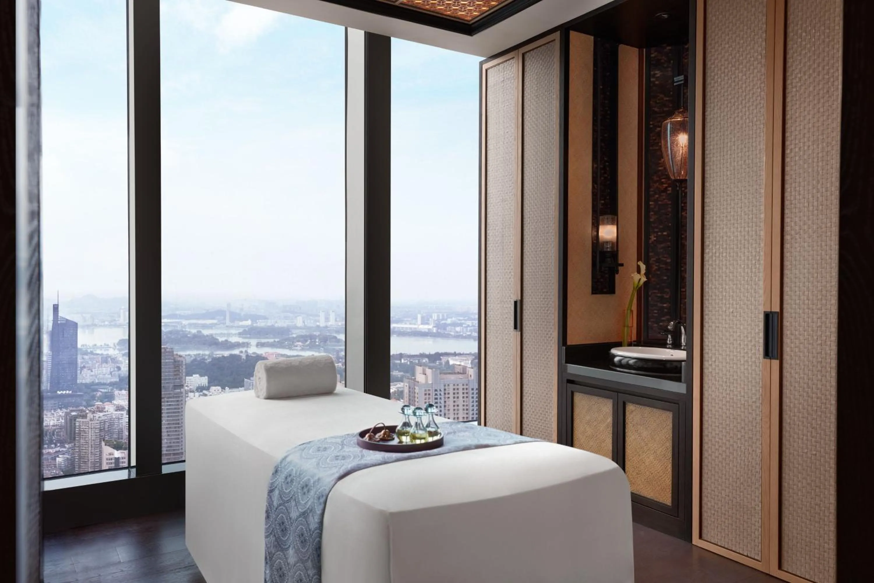 Spa and wellness centre/facilities, Bed in The Ritz-Carlton, Nanjing
