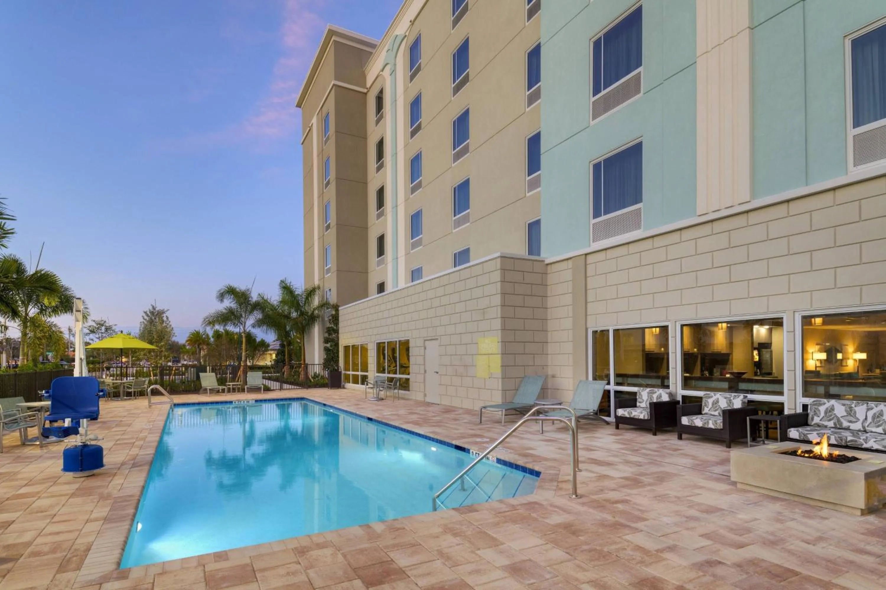 Swimming pool in TownePlace Suites by Marriott Naples