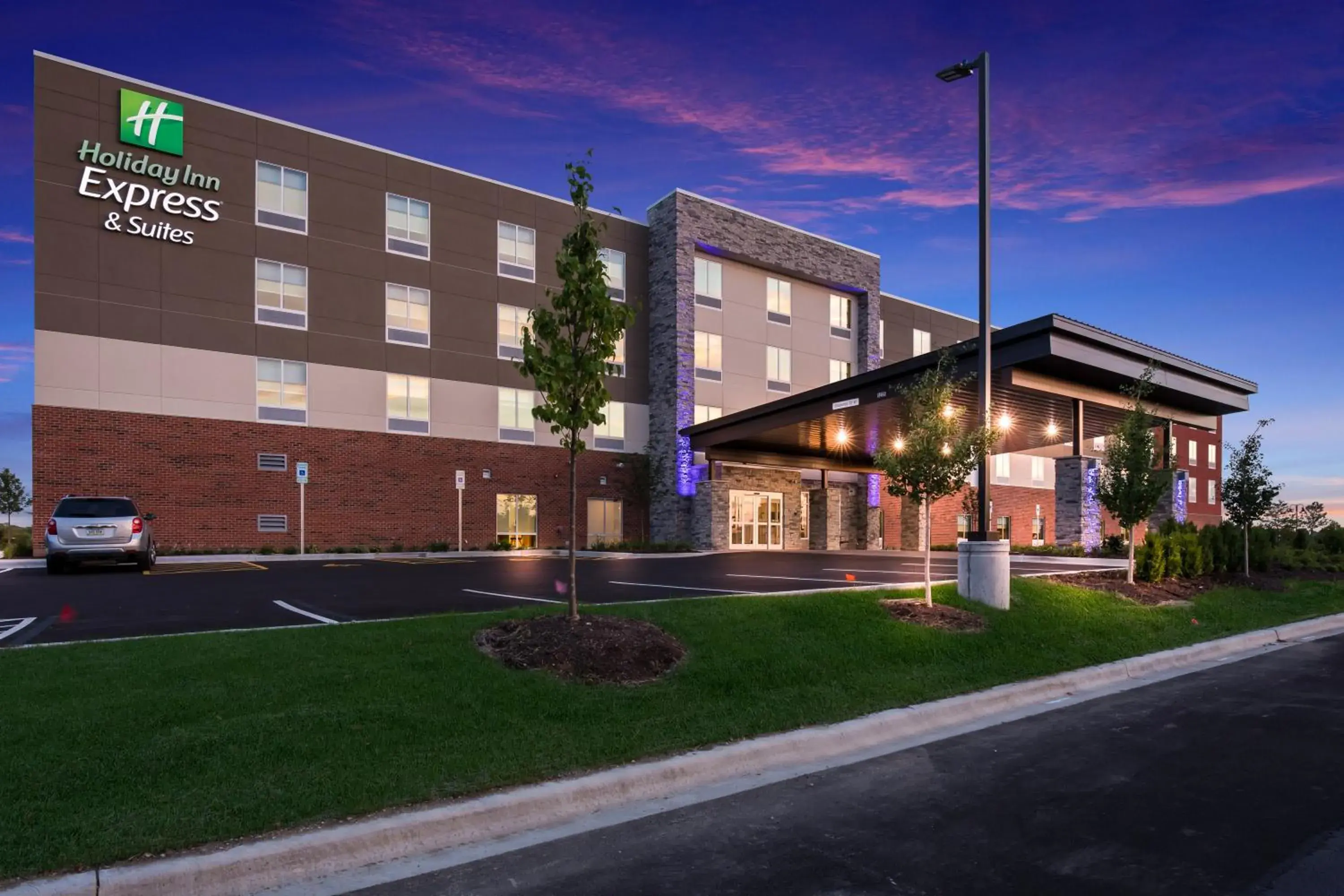 Facade/entrance in Holiday Inn Express & Suites Chicago - Hoffman Estates by IHG Facade/entrance in Holiday Inn Express & Suites Chicago - Hoffman Estates by IHG