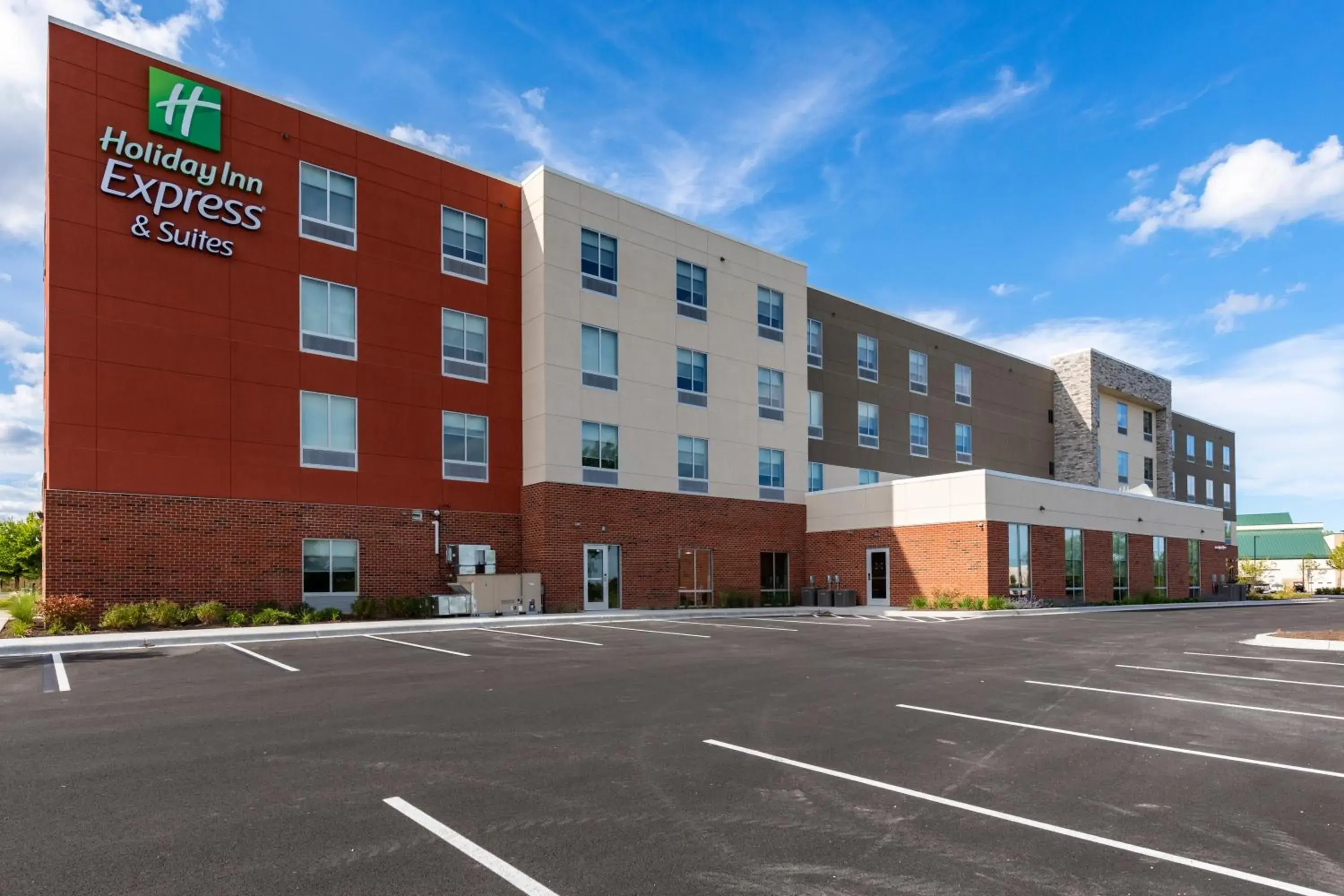 Property building in Holiday Inn Express & Suites Chicago - Hoffman Estates by IHG Property building in Holiday Inn Express & Suites Chicago - Hoffman Estates by IHG