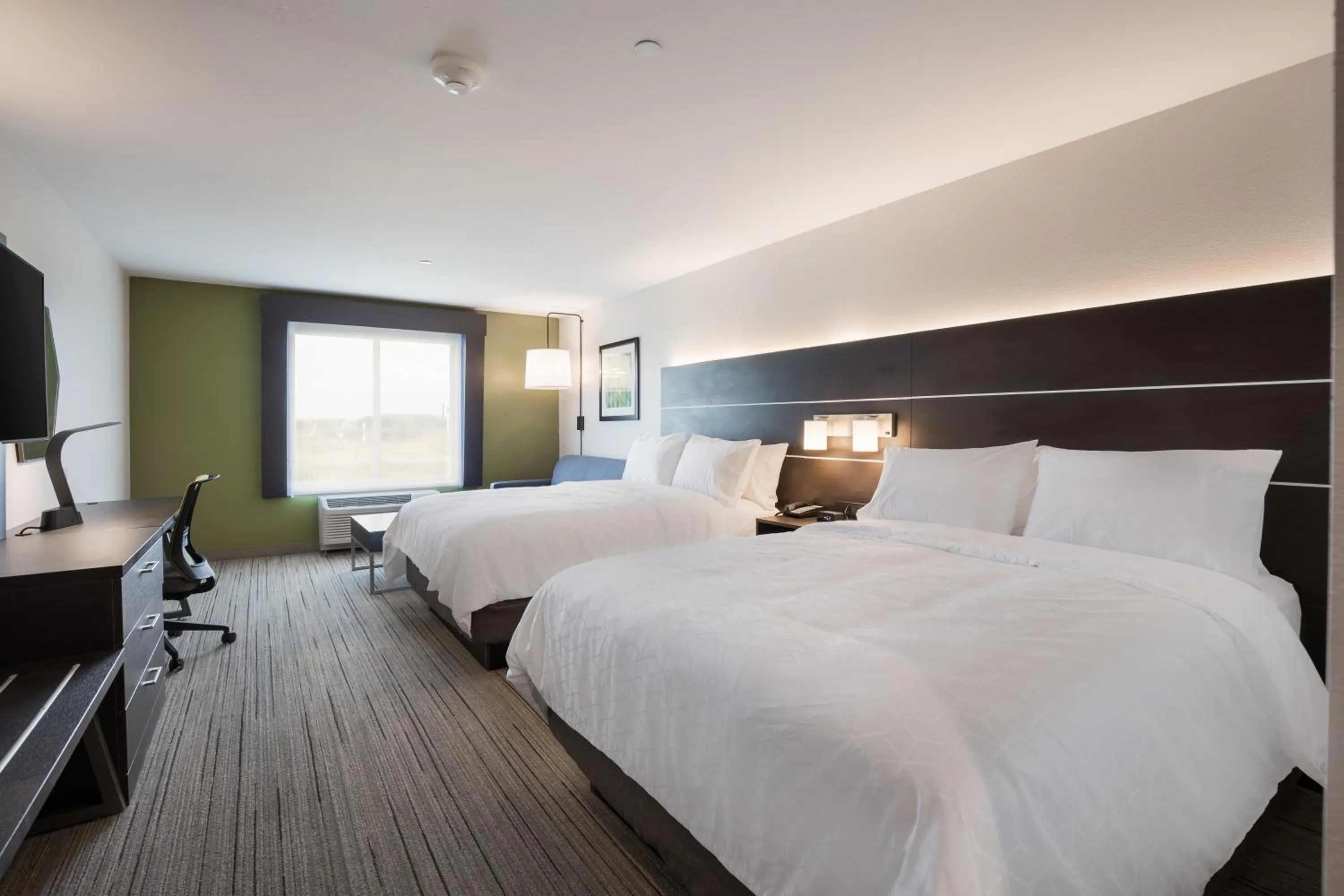 Bedroom, Bed in Holiday Inn Express & Suites Chicago - Hoffman Estates by IHG