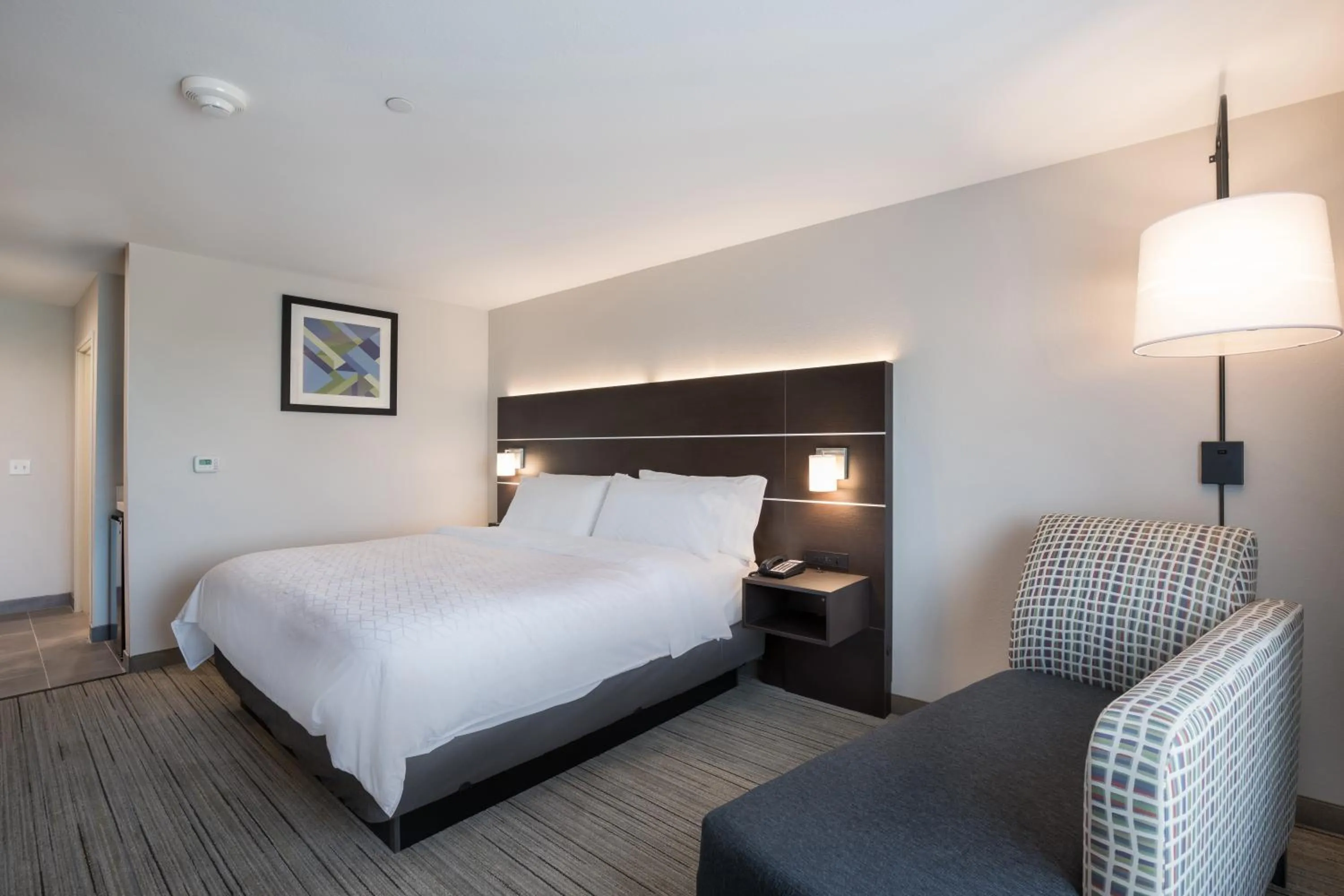 Bedroom, Bed in Holiday Inn Express & Suites Chicago - Hoffman Estates by IHG