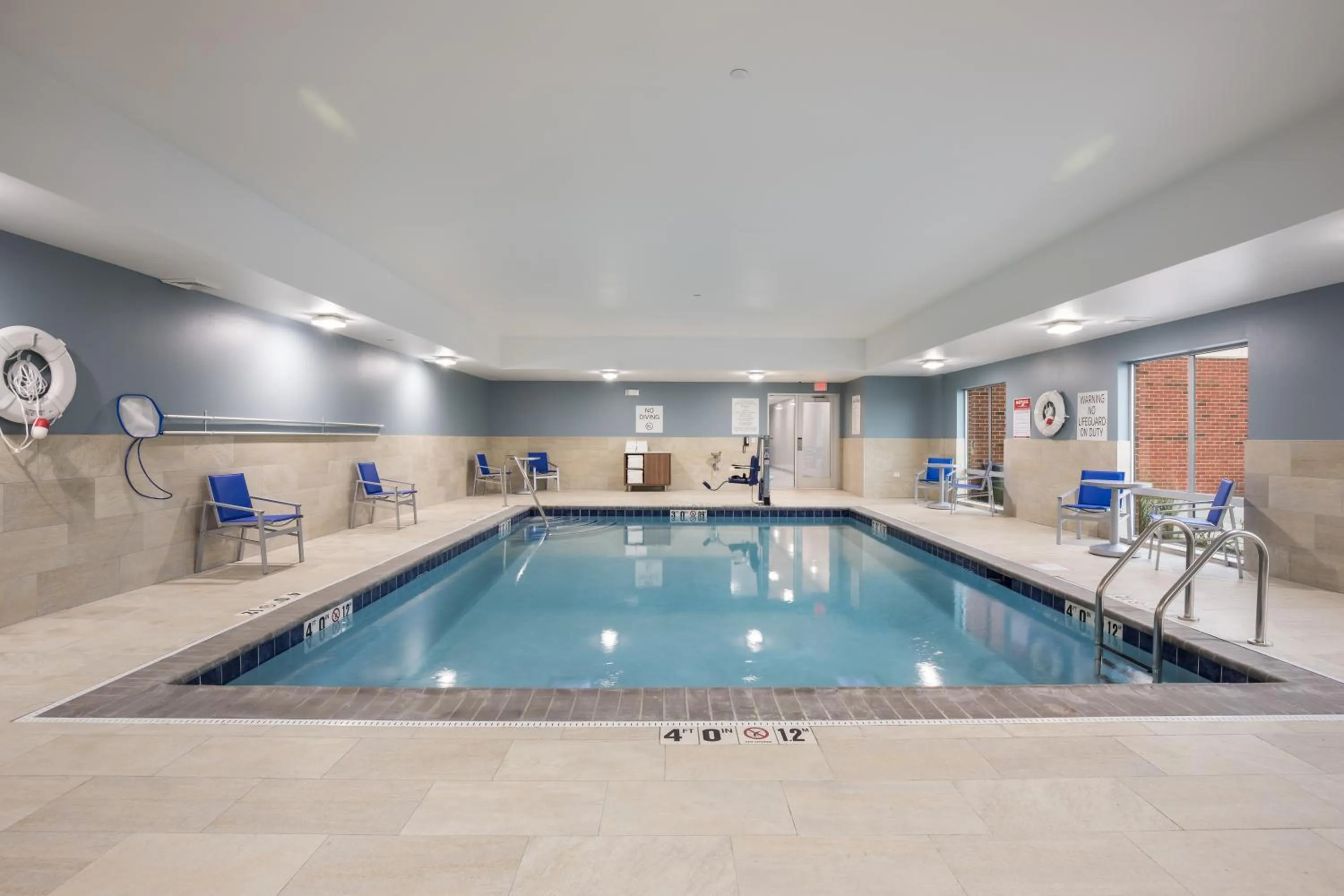 Swimming pool in Holiday Inn Express & Suites Chicago - Hoffman Estates by IHG