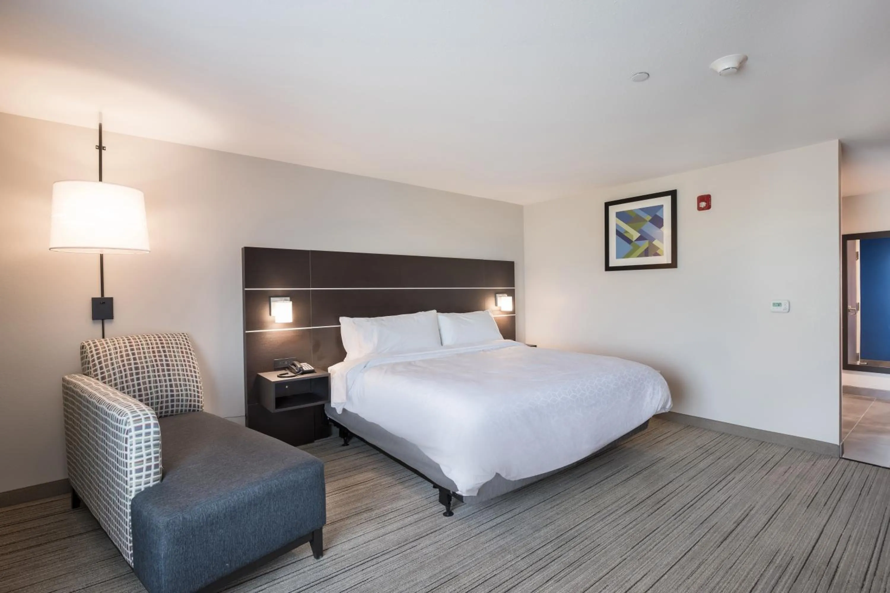 Bedroom, Bed in Holiday Inn Express & Suites Chicago - Hoffman Estates by IHG