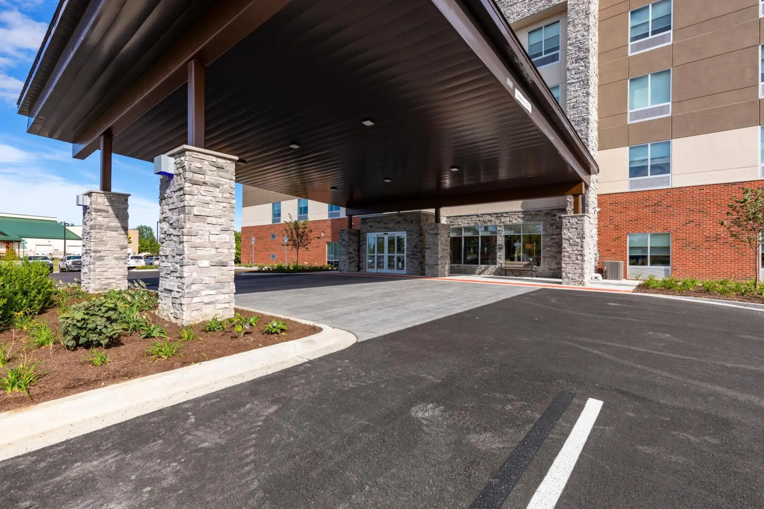 Facade/entrance in Holiday Inn Express & Suites Chicago - Hoffman Estates by IHG Facade/entrance in Holiday Inn Express & Suites Chicago - Hoffman Estates by IHG