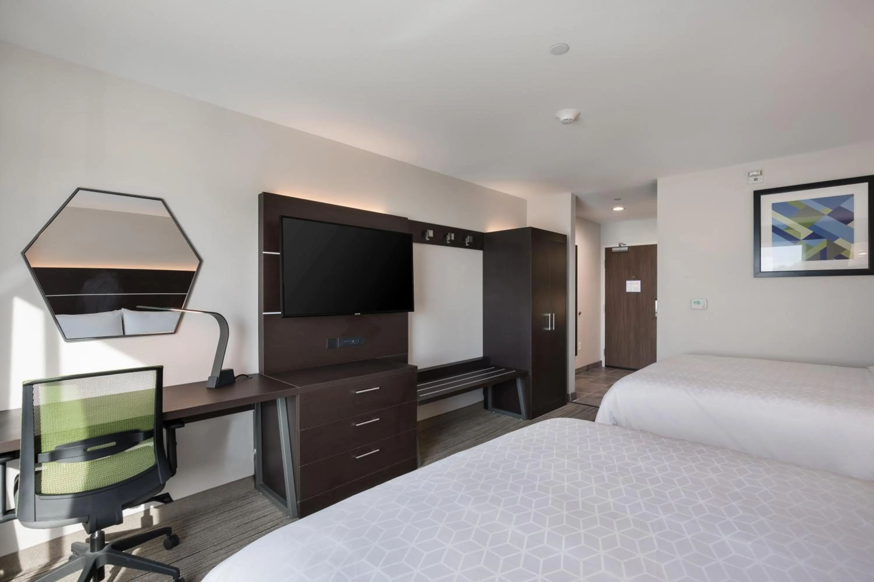 Bedroom, Bed in Holiday Inn Express & Suites Chicago - Hoffman Estates by IHG