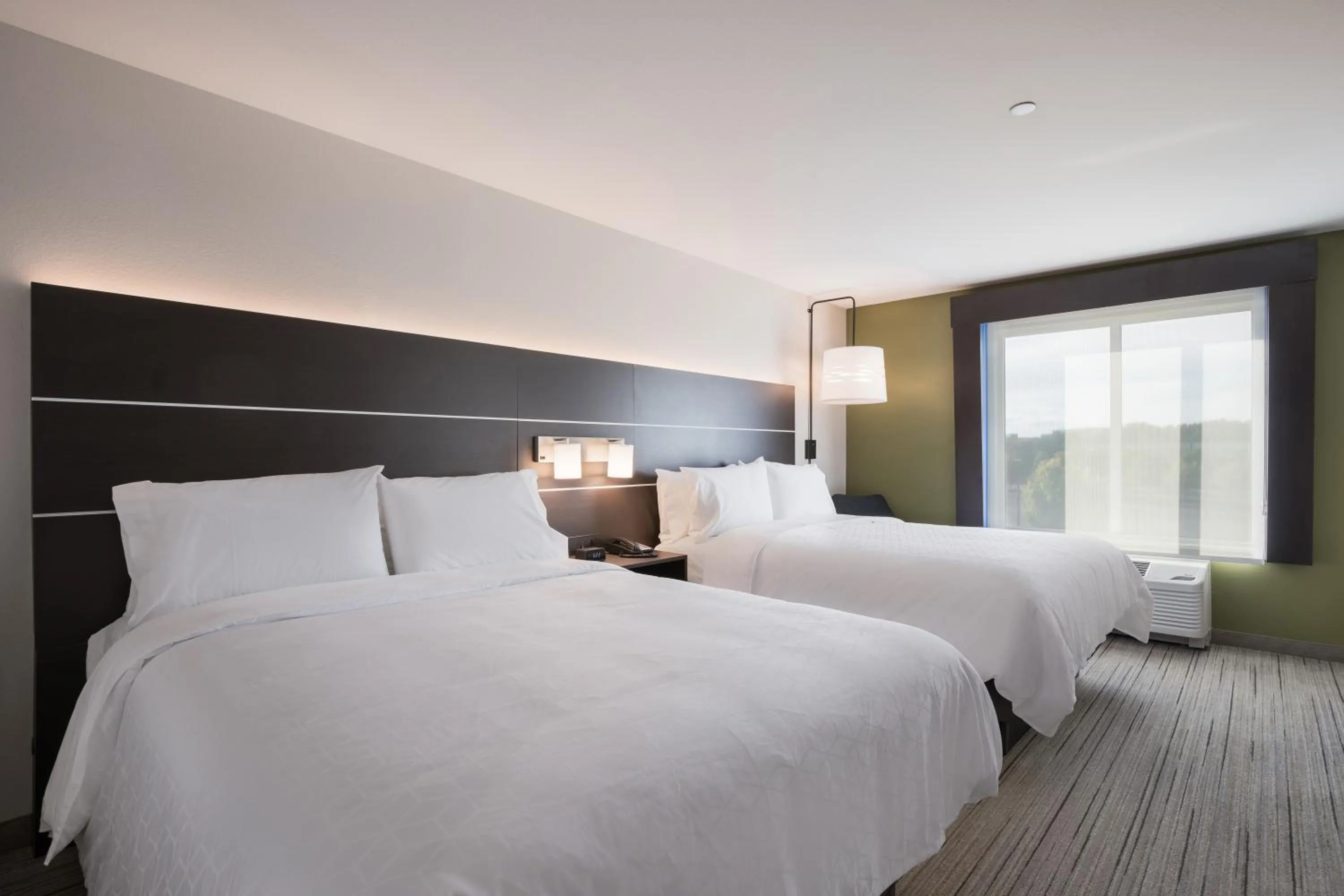 Bedroom, Bed in Holiday Inn Express & Suites Chicago - Hoffman Estates by IHG