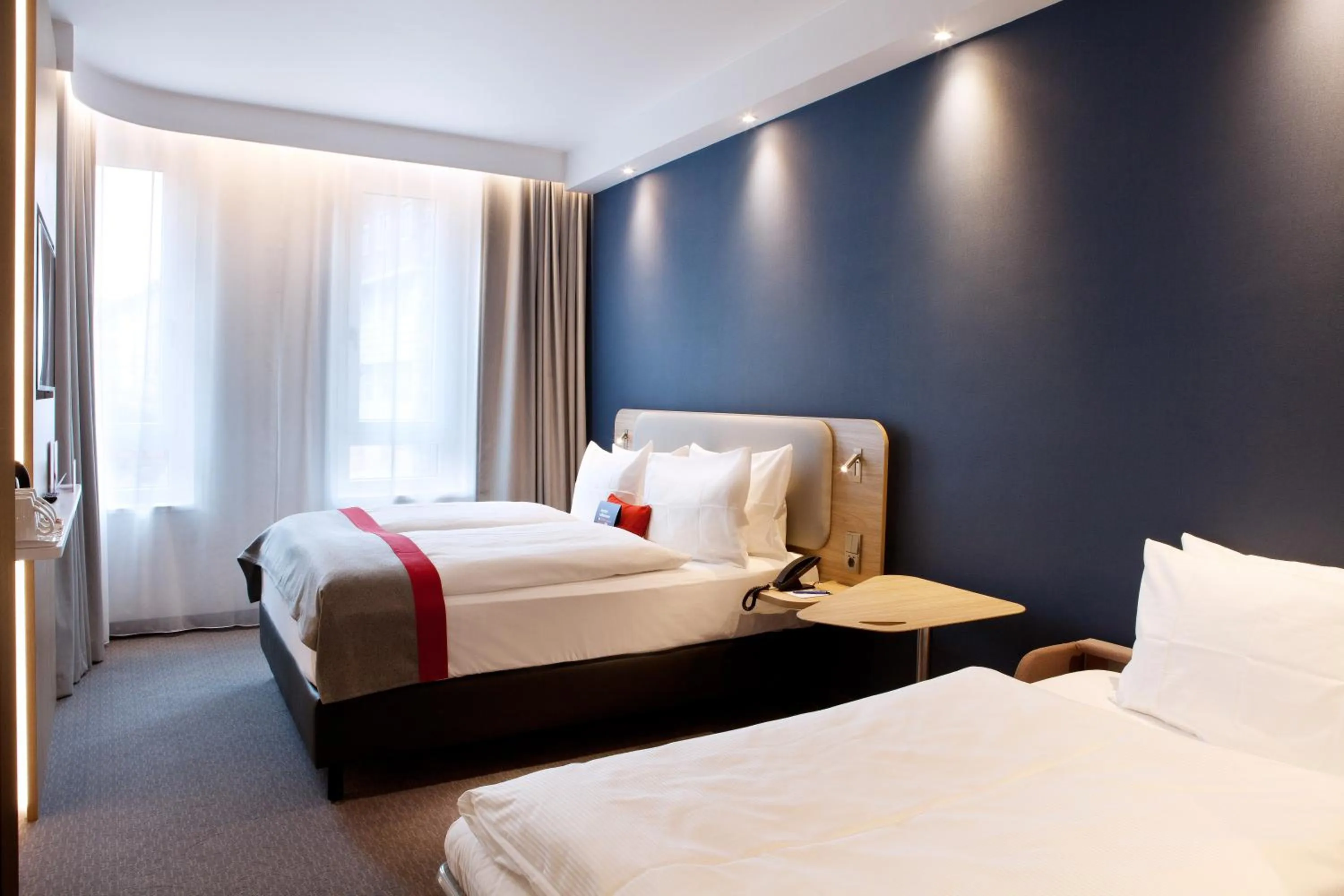 Bed in Holiday Inn Express - Darmstadt by IHG