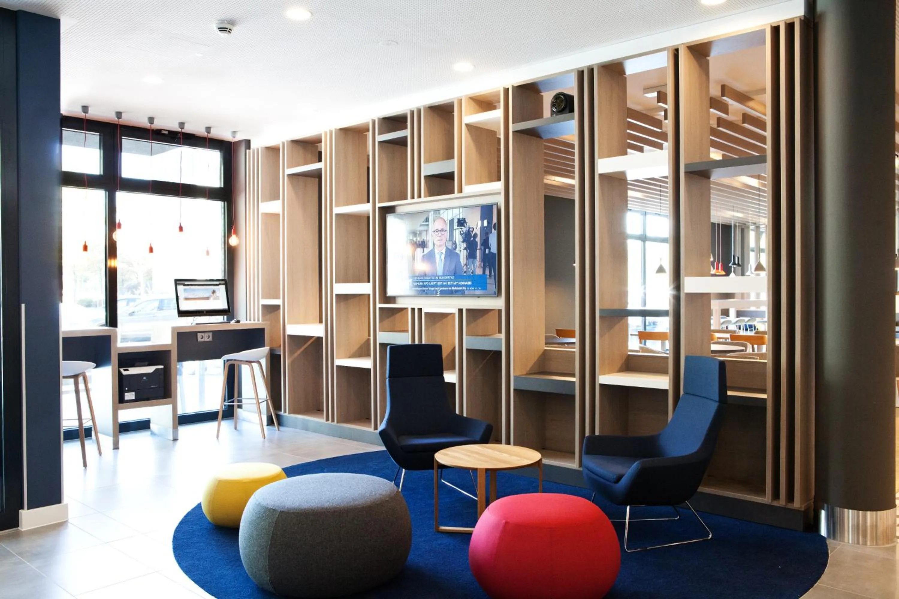 Lobby or reception in Holiday Inn Express - Darmstadt by IHG