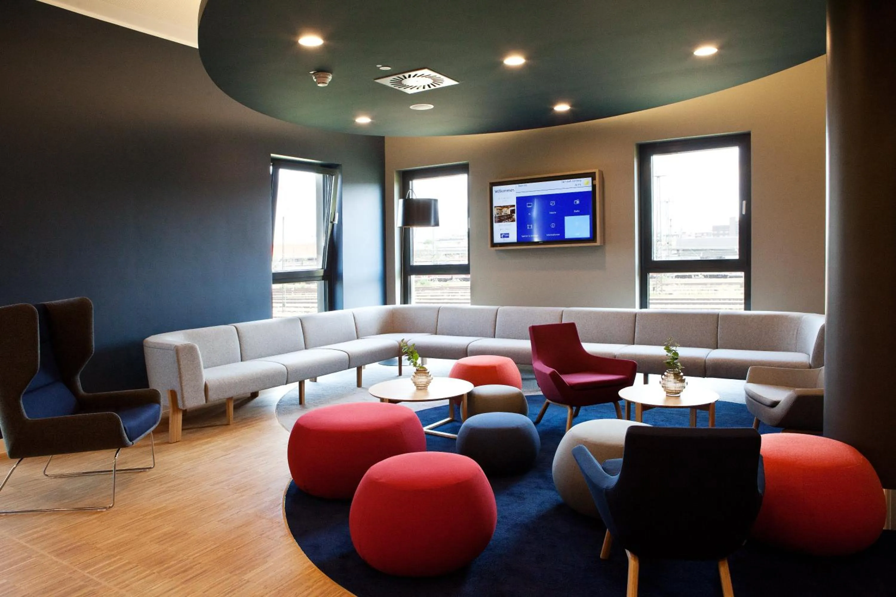 Lounge or bar in Holiday Inn Express - Darmstadt by IHG