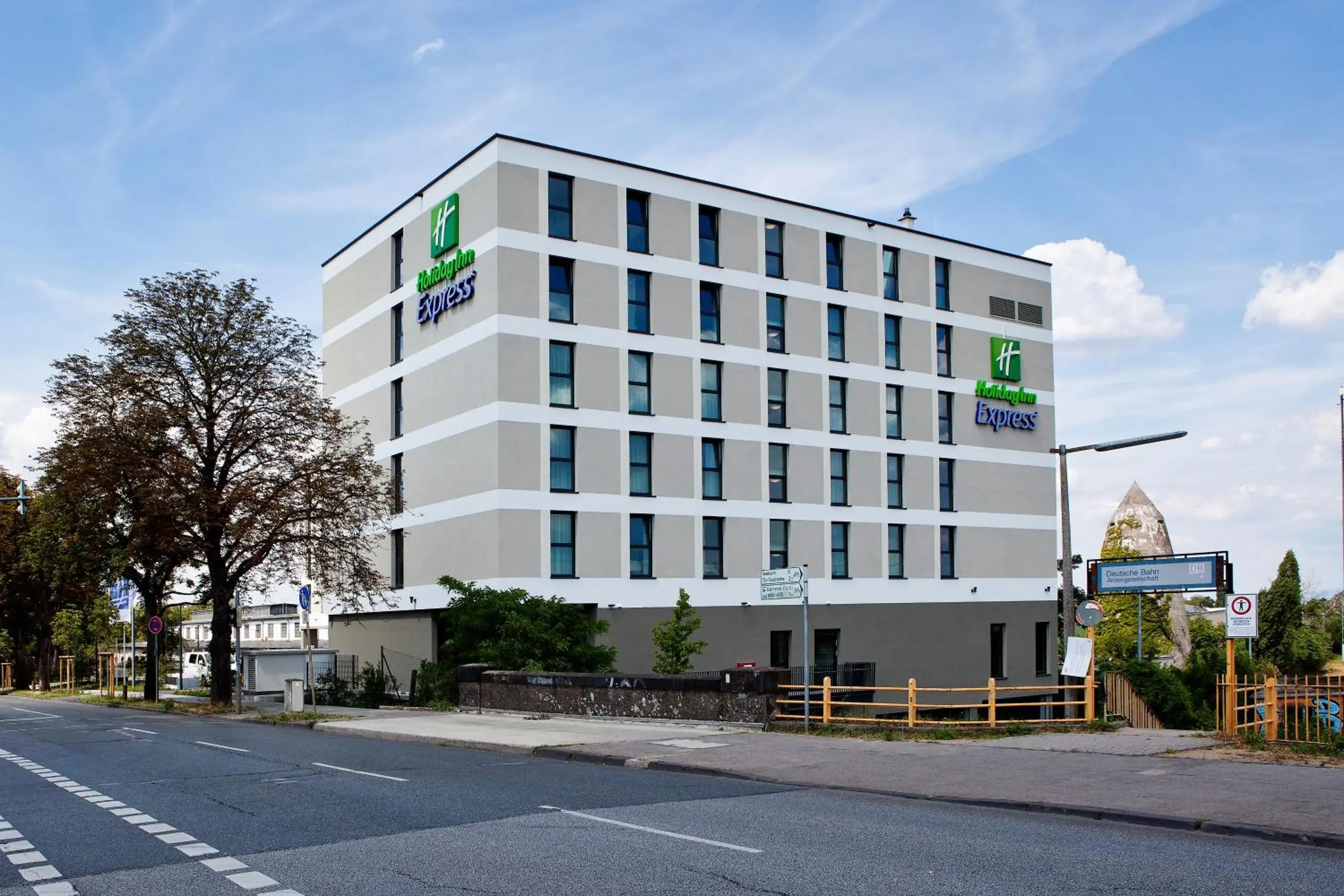 Property building in Holiday Inn Express - Darmstadt by IHG Property building in Holiday Inn Express - Darmstadt by IHG