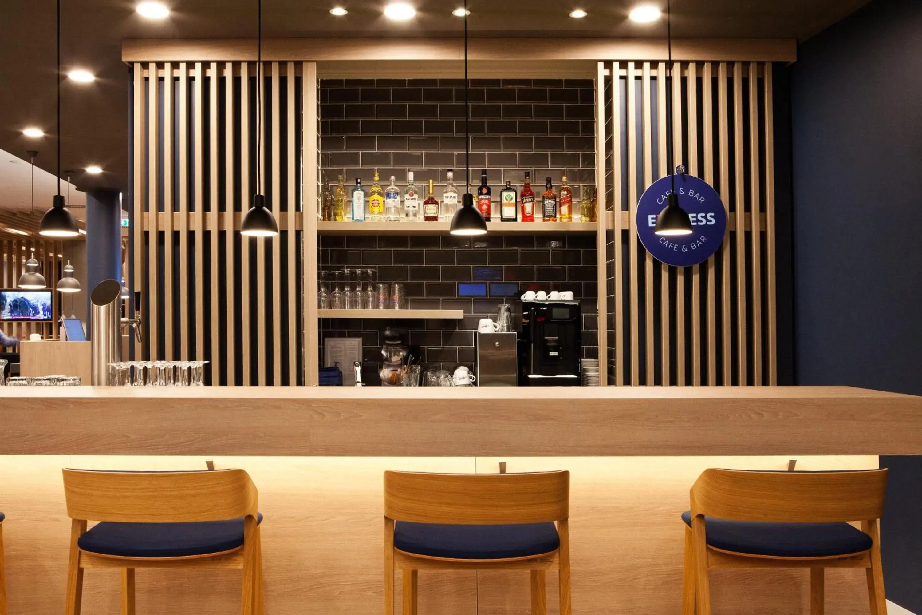Lounge or bar in Holiday Inn Express - Darmstadt by IHG Lounge or bar in Holiday Inn Express - Darmstadt by IHG