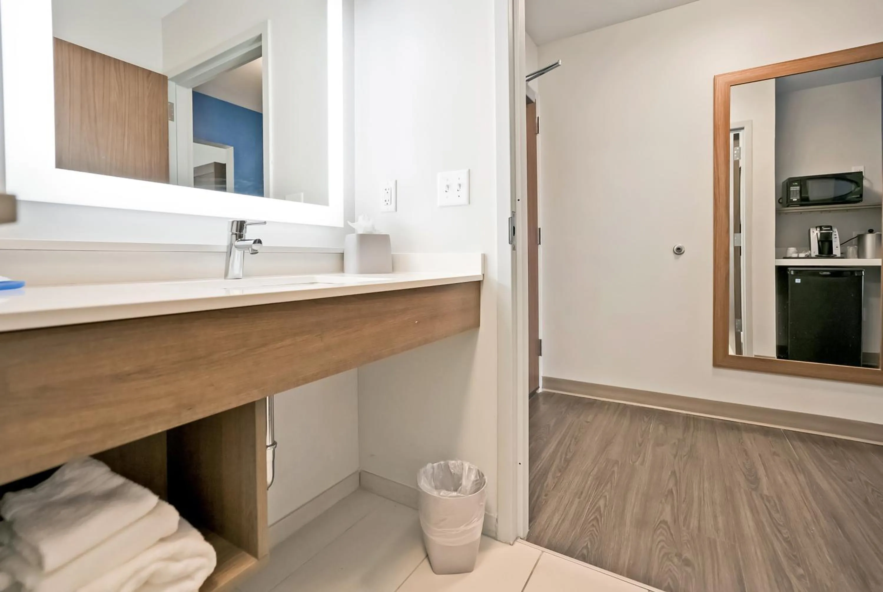 Bathroom in Holiday Inn Express - Jacksonville South Bartram Prk by IHG