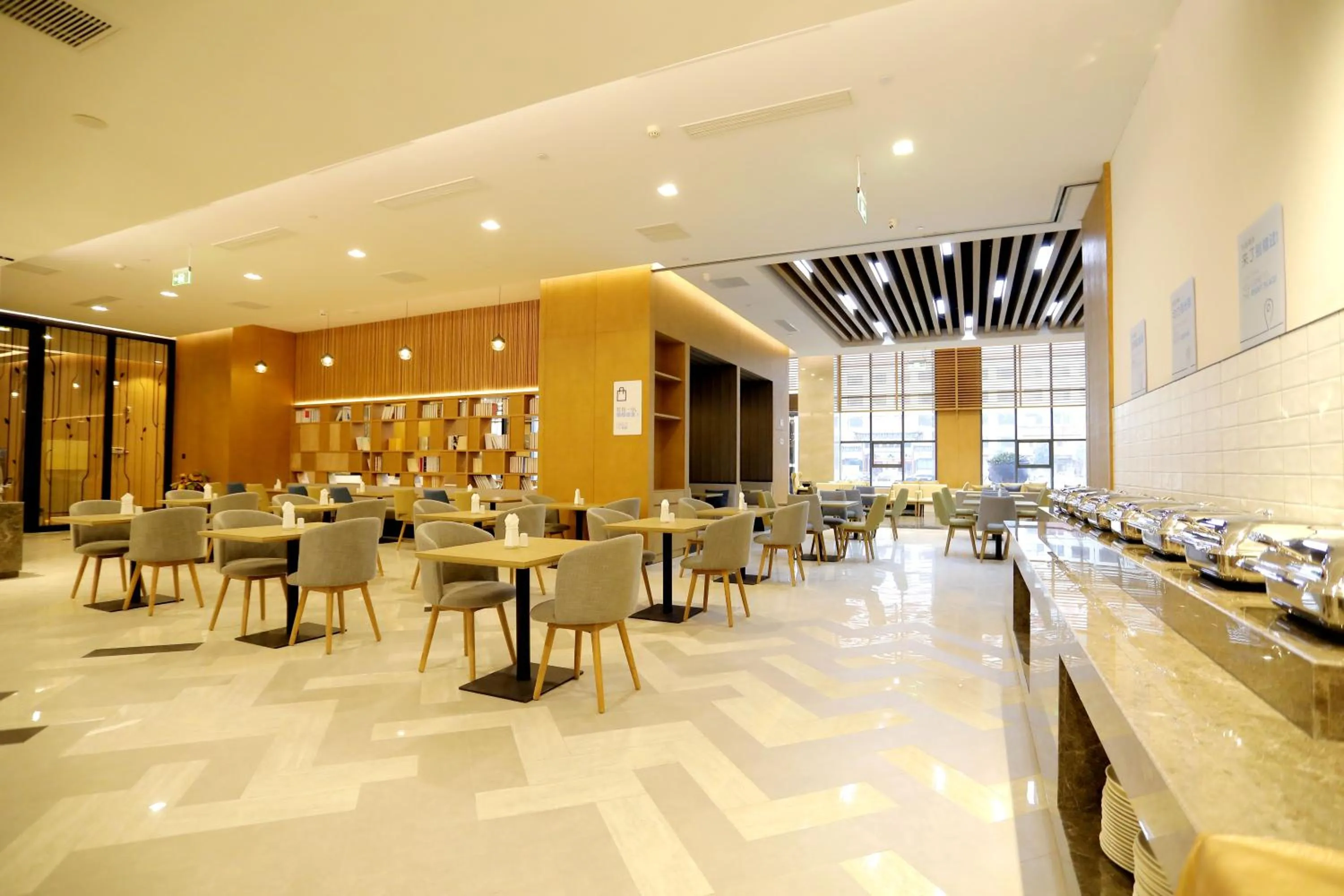 Restaurant/places to eat in Holiday Inn Express Liaocheng Chiping by IHG