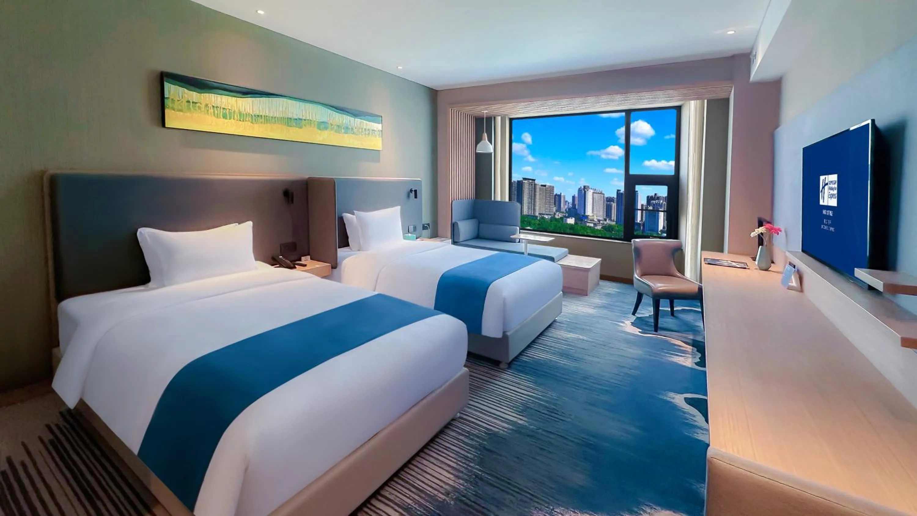 Photo of the whole room, Bed in Holiday Inn Express Liaocheng Chiping by IHG