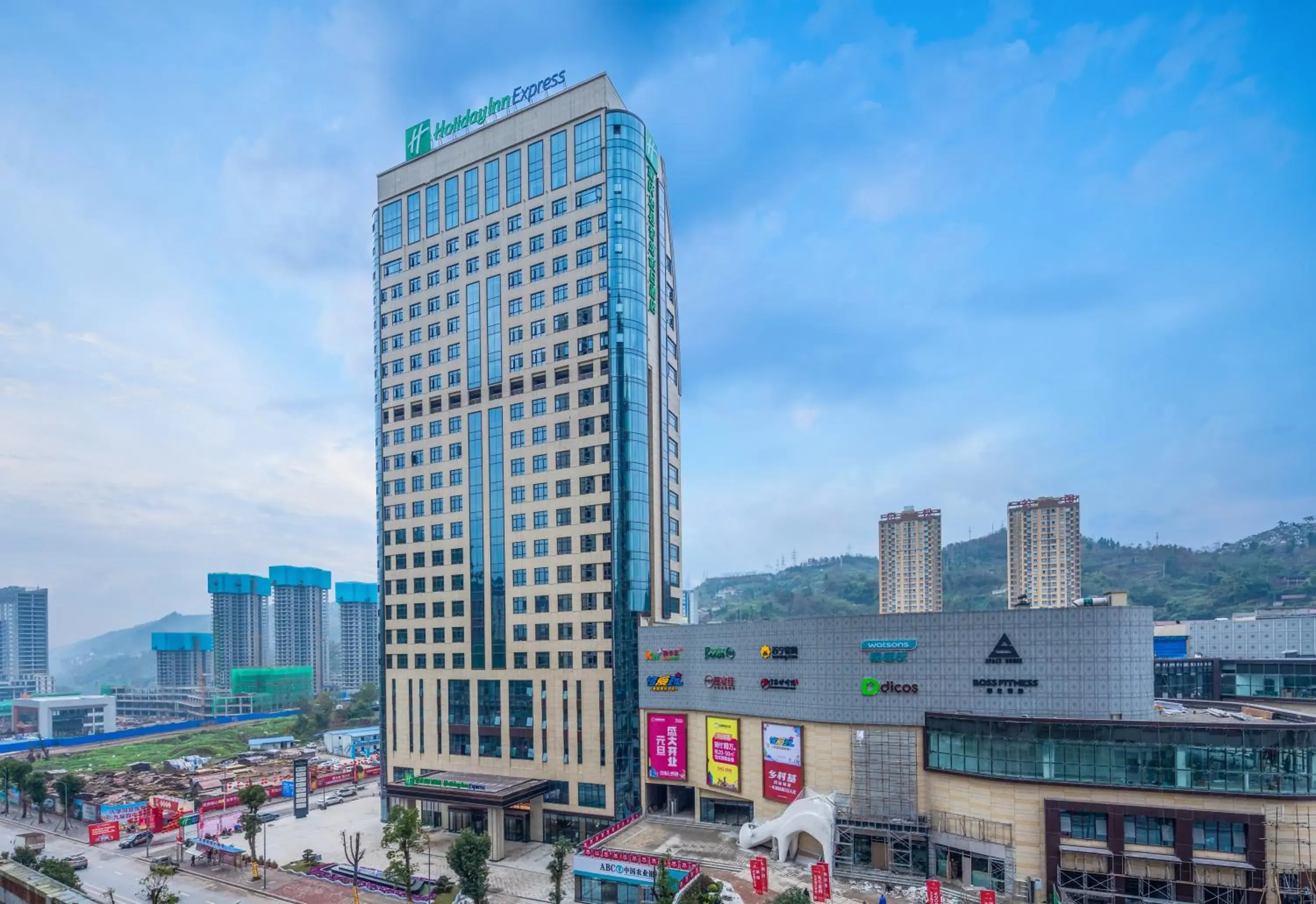 Property building in Holiday Inn Express Chongqing Zhongxian by IHG Property building in Holiday Inn Express Chongqing Zhongxian by IHG