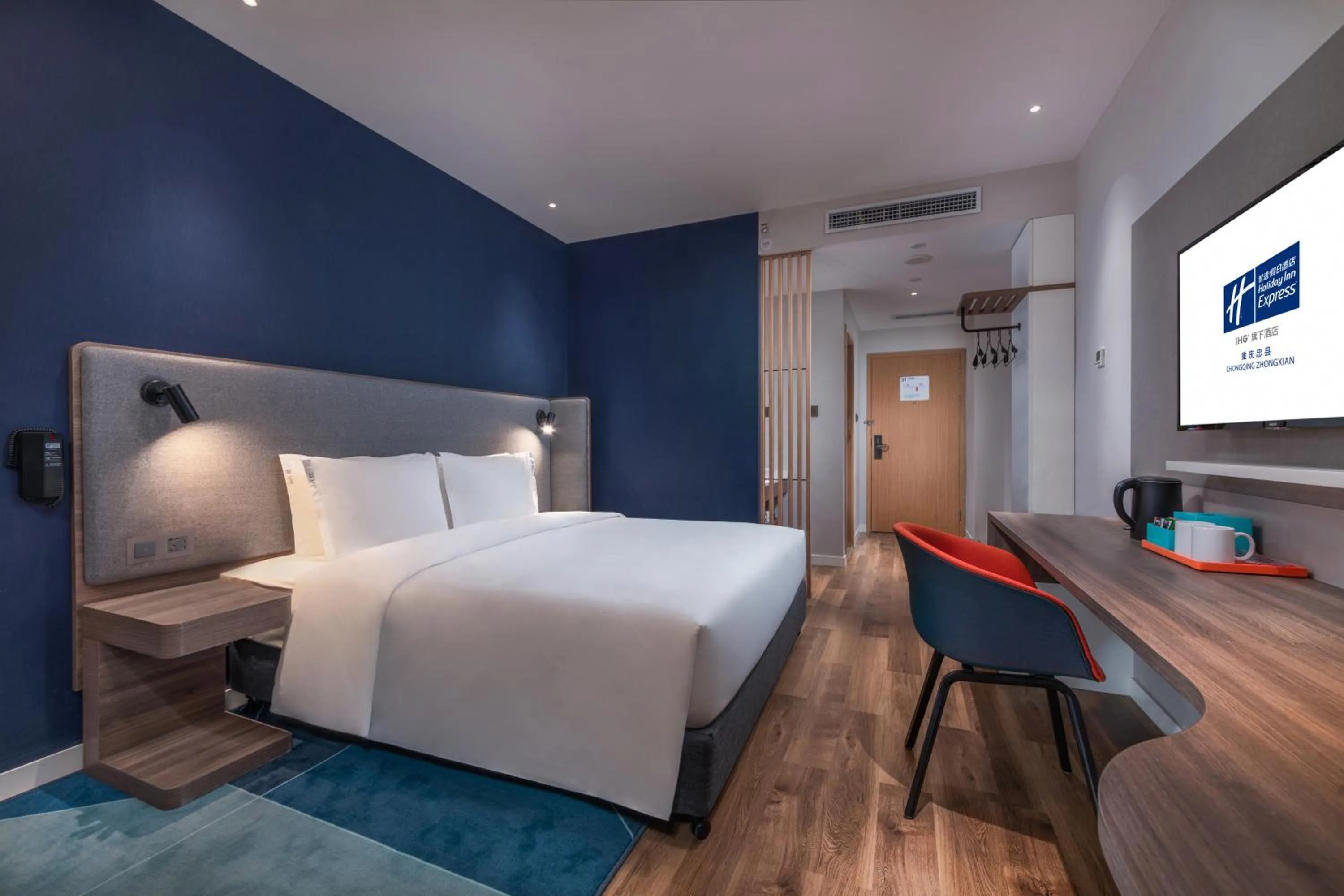 Bed in Holiday Inn Express Chongqing Zhongxian by IHG