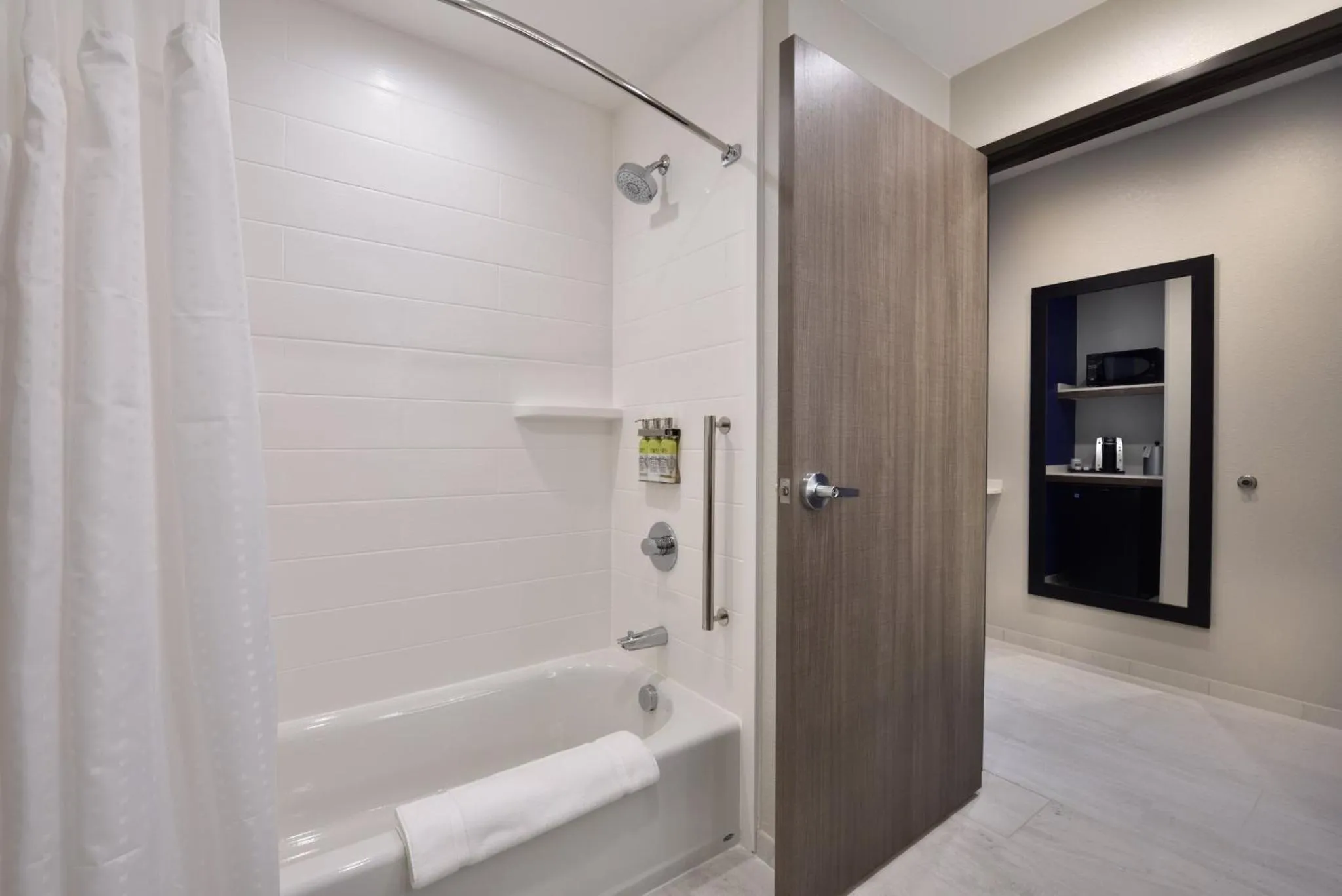 Standard Queen Room with Two Queen Beds - Communications Accessible in Holiday Inn Express & Suites Spring - Woodlands Area by IHG