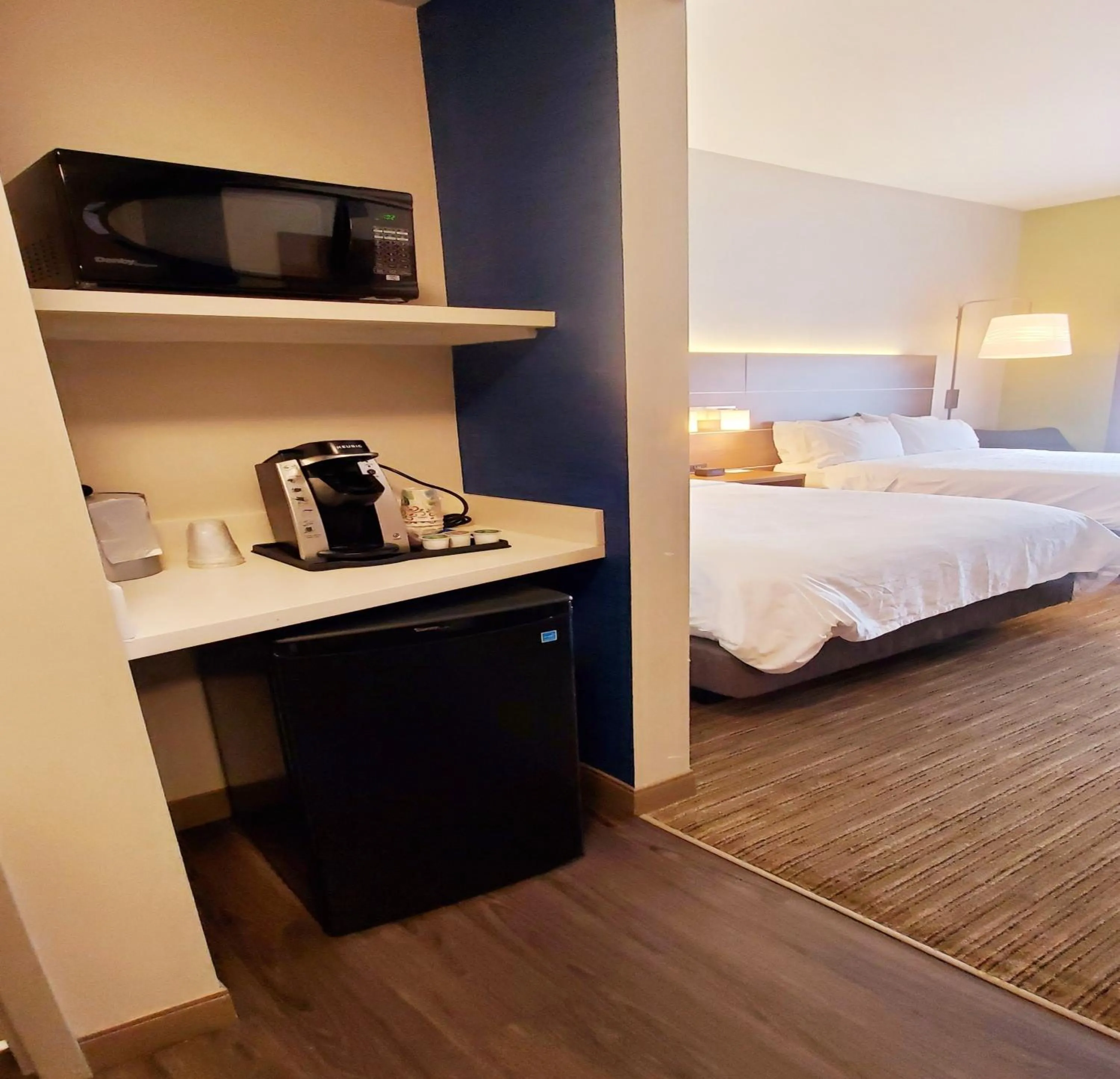 Photo of the whole room, Bed in Holiday Inn Express & Suites Rehoboth Beach by IHG