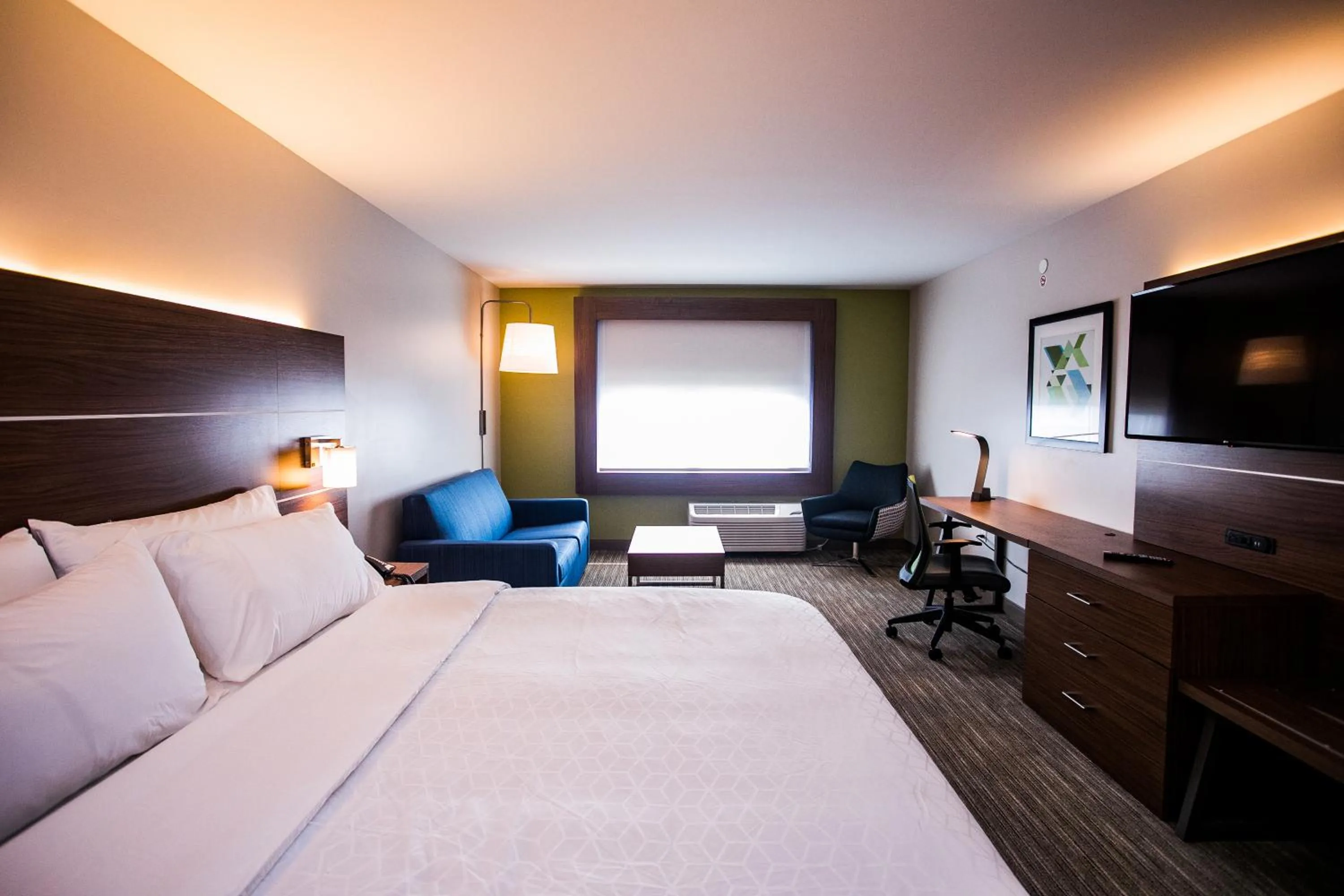 TV and multimedia, Bed in Holiday Inn Express & Suites Rehoboth Beach by IHG