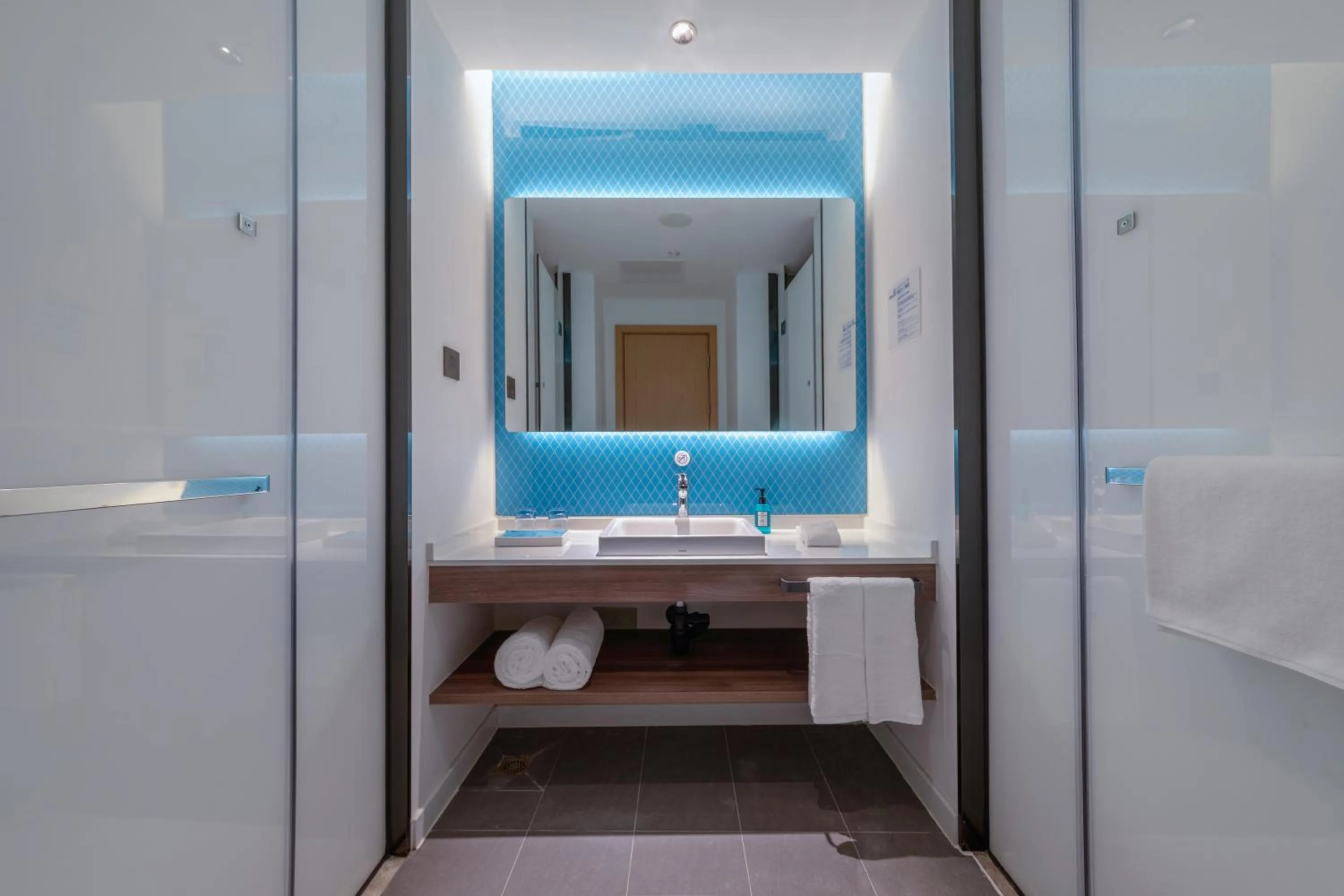 Bathroom in Holiday Inn Express Dongguan Humen, an IHG Hotel