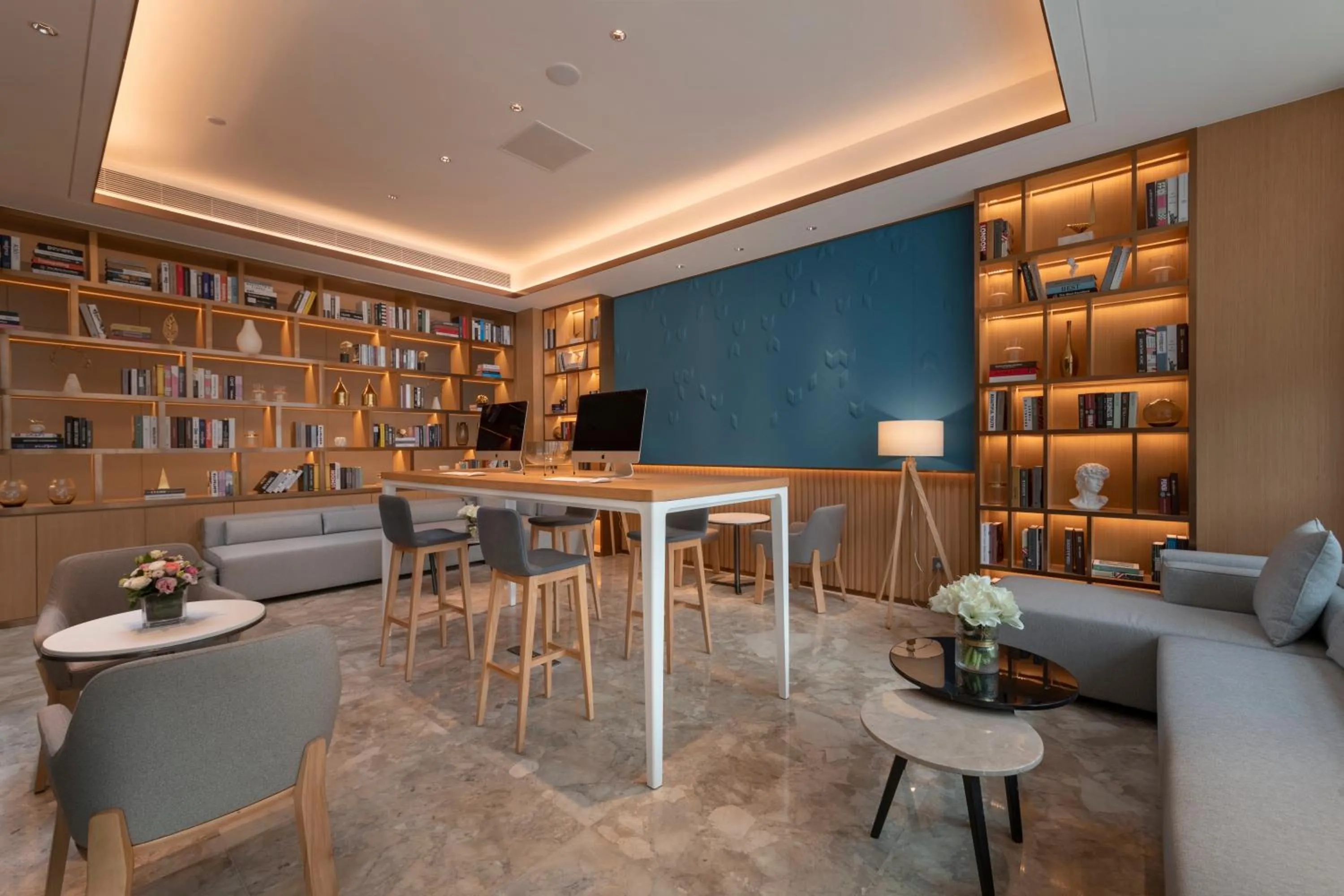 Seating area in Holiday Inn Express Dongguan Humen, an IHG Hotel