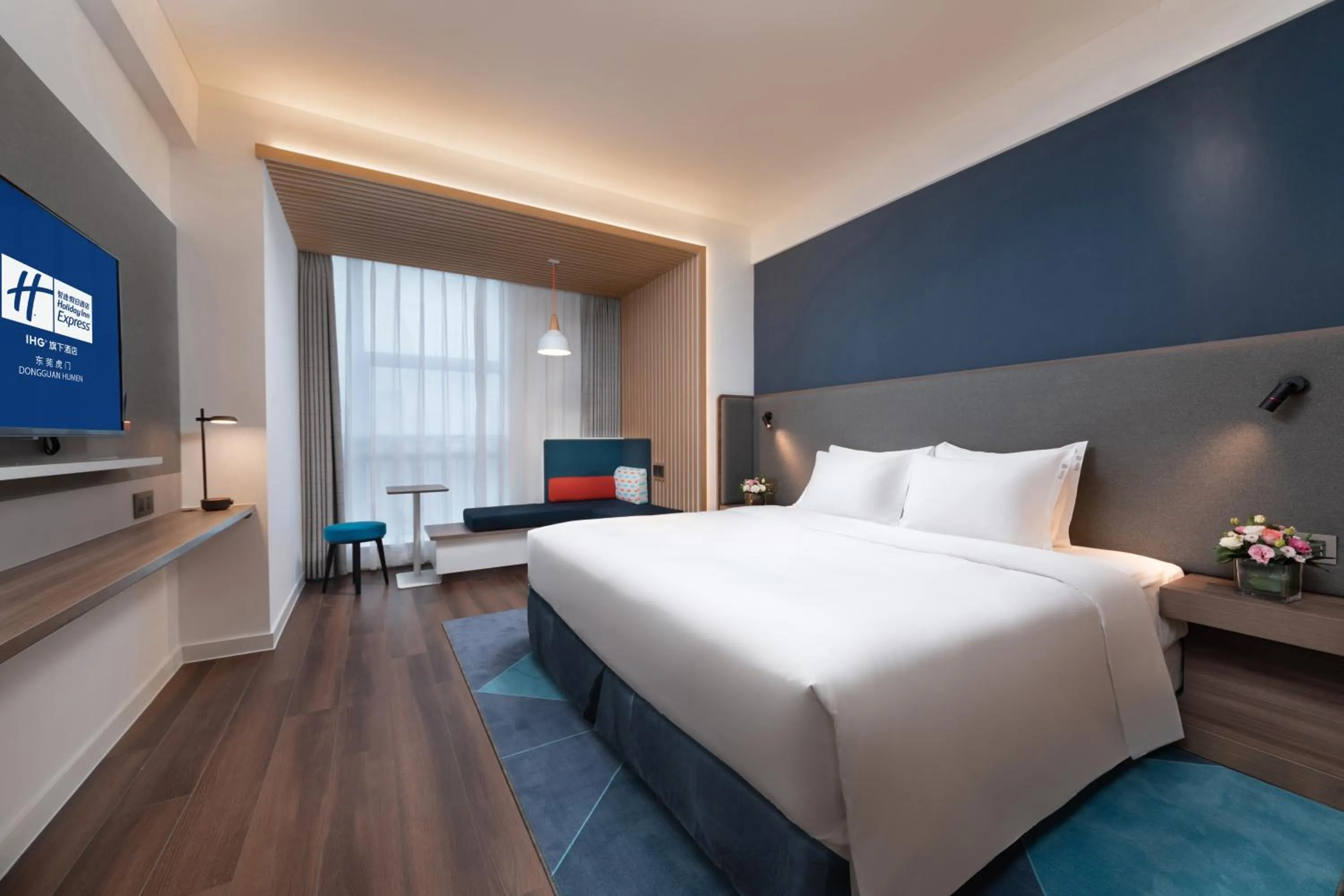 Photo of the whole room, Bed in Holiday Inn Express Dongguan Humen, an IHG Hotel