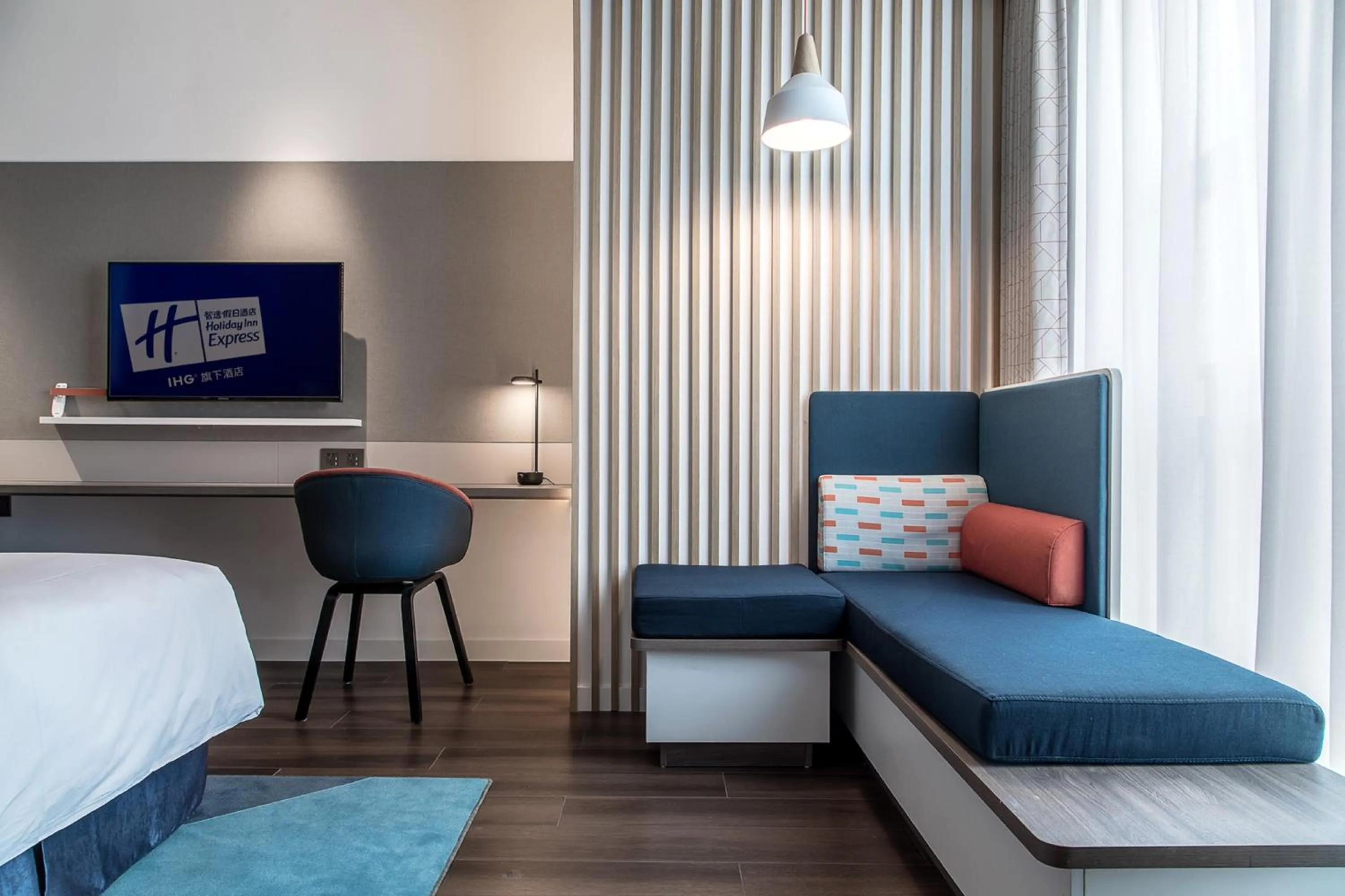 Photo of the whole room, Bed in Holiday Inn Express Dongguan Humen, an IHG Hotel