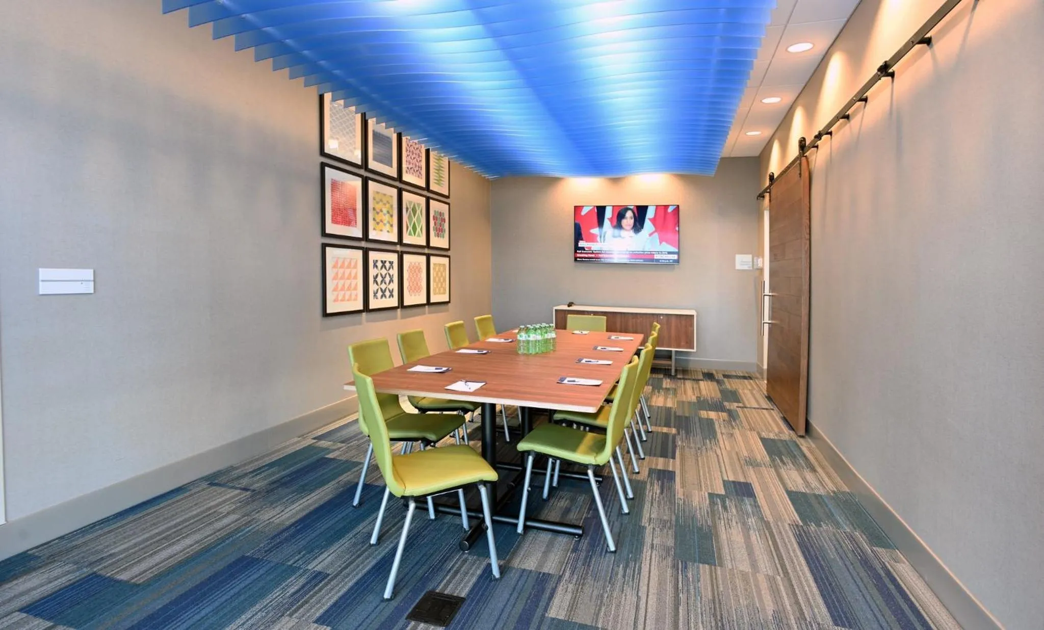 Meeting/conference room in Holiday Inn Express & Suites - Aurora by IHG